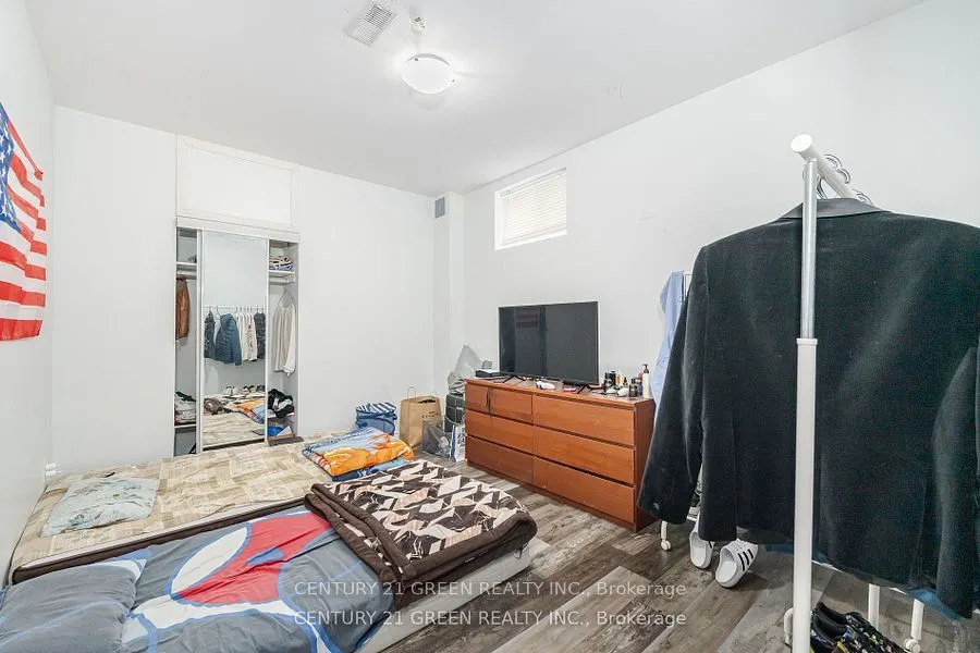 20 Foothills Crescent