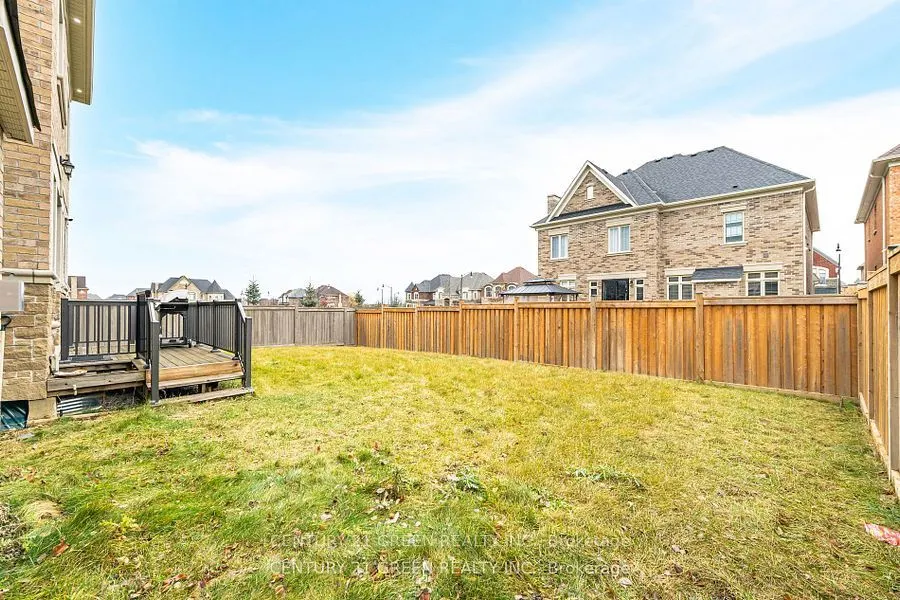 20 Foothills Crescent
