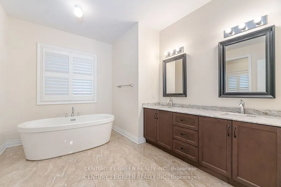 20 Foothills Crescent