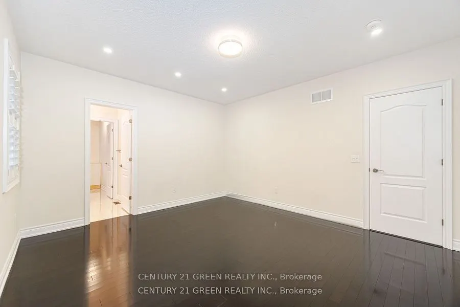 20 Foothills Crescent