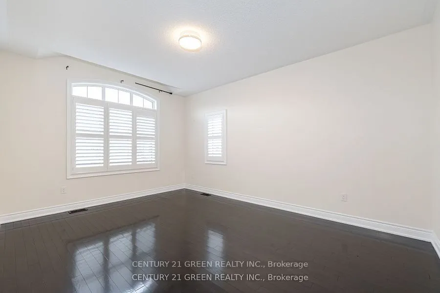 20 Foothills Crescent