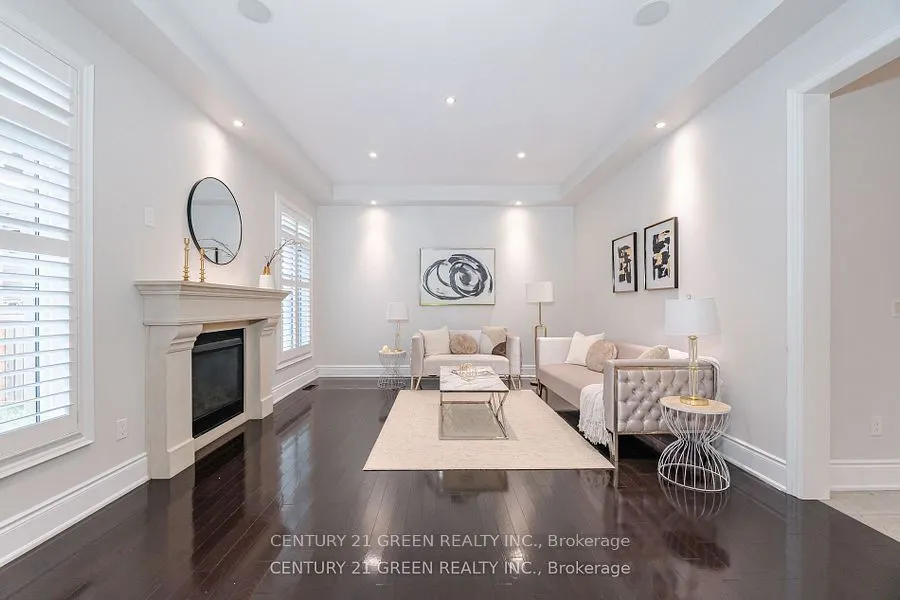 20 Foothills Crescent