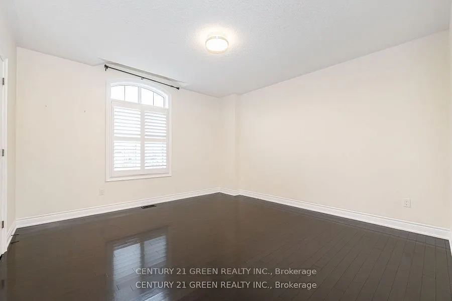 20 Foothills Crescent