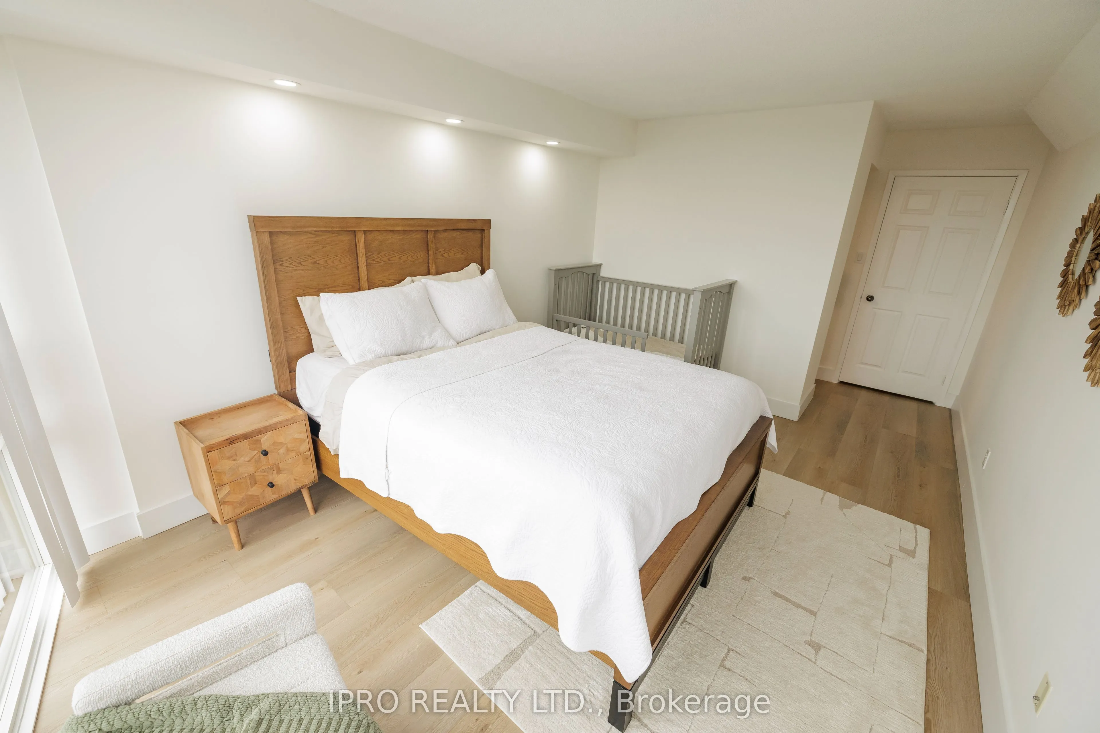 50 Eglinton Avenue W, #408