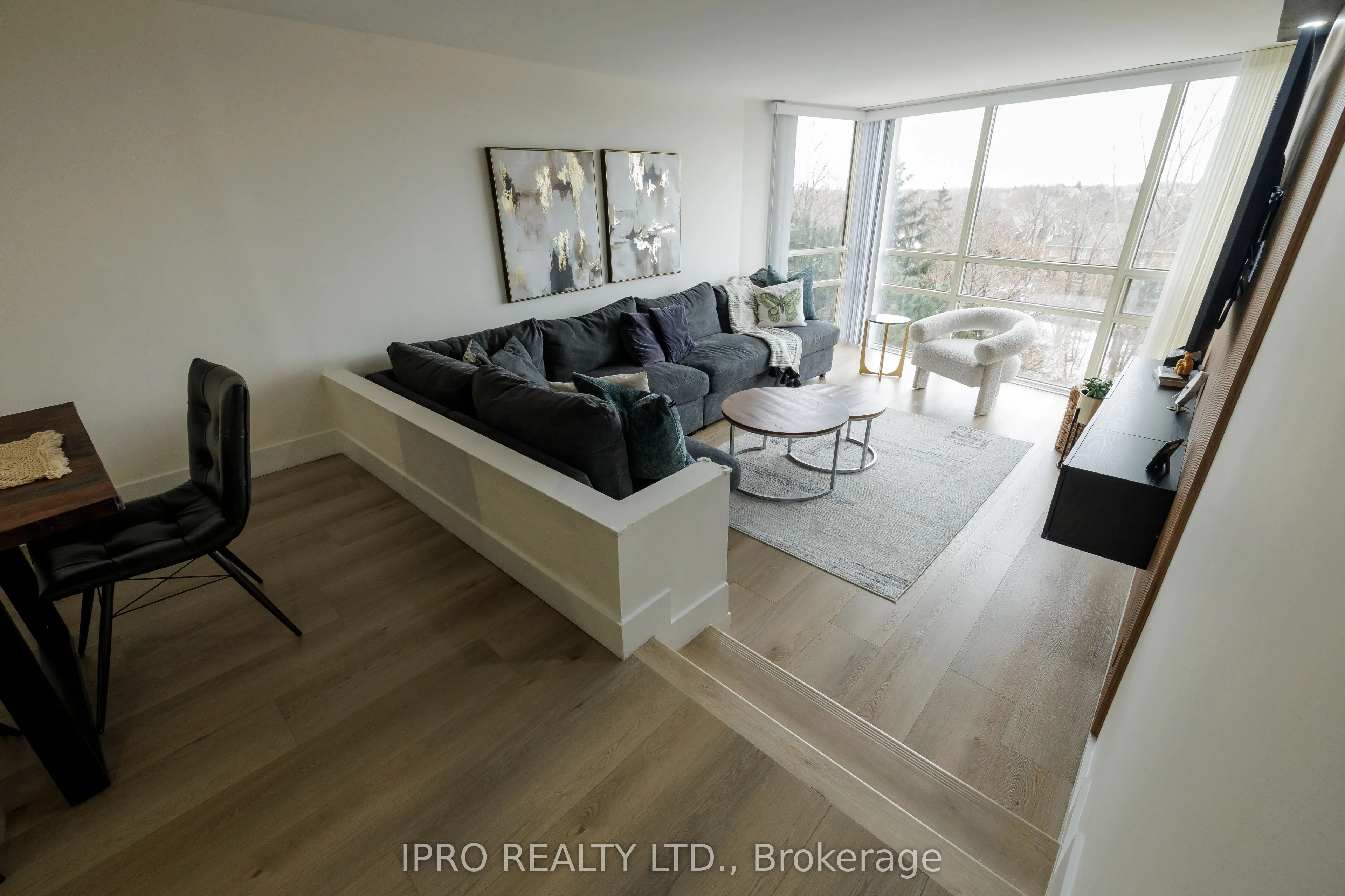 50 Eglinton Avenue W, #408