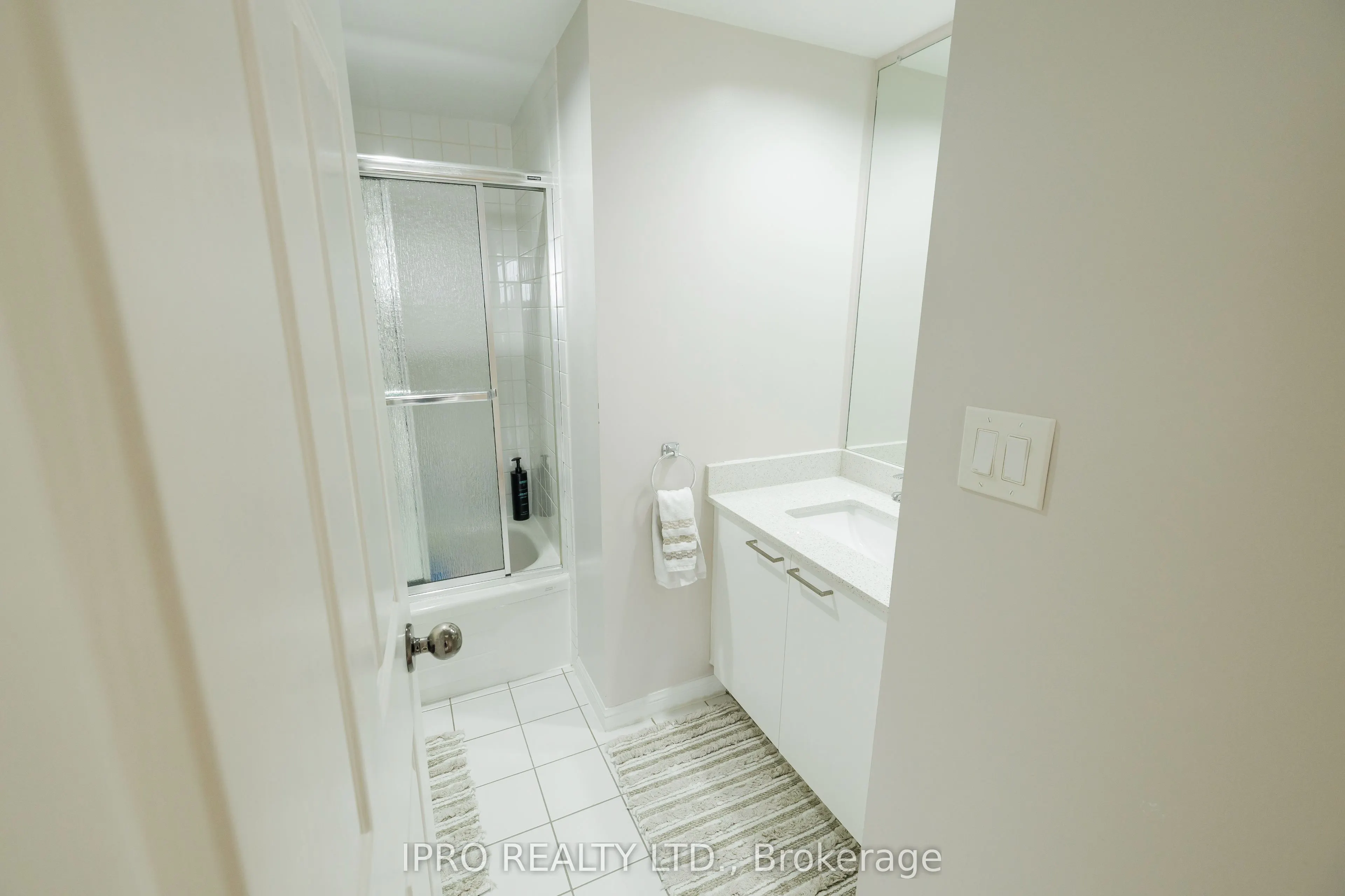 50 Eglinton Avenue W, #408