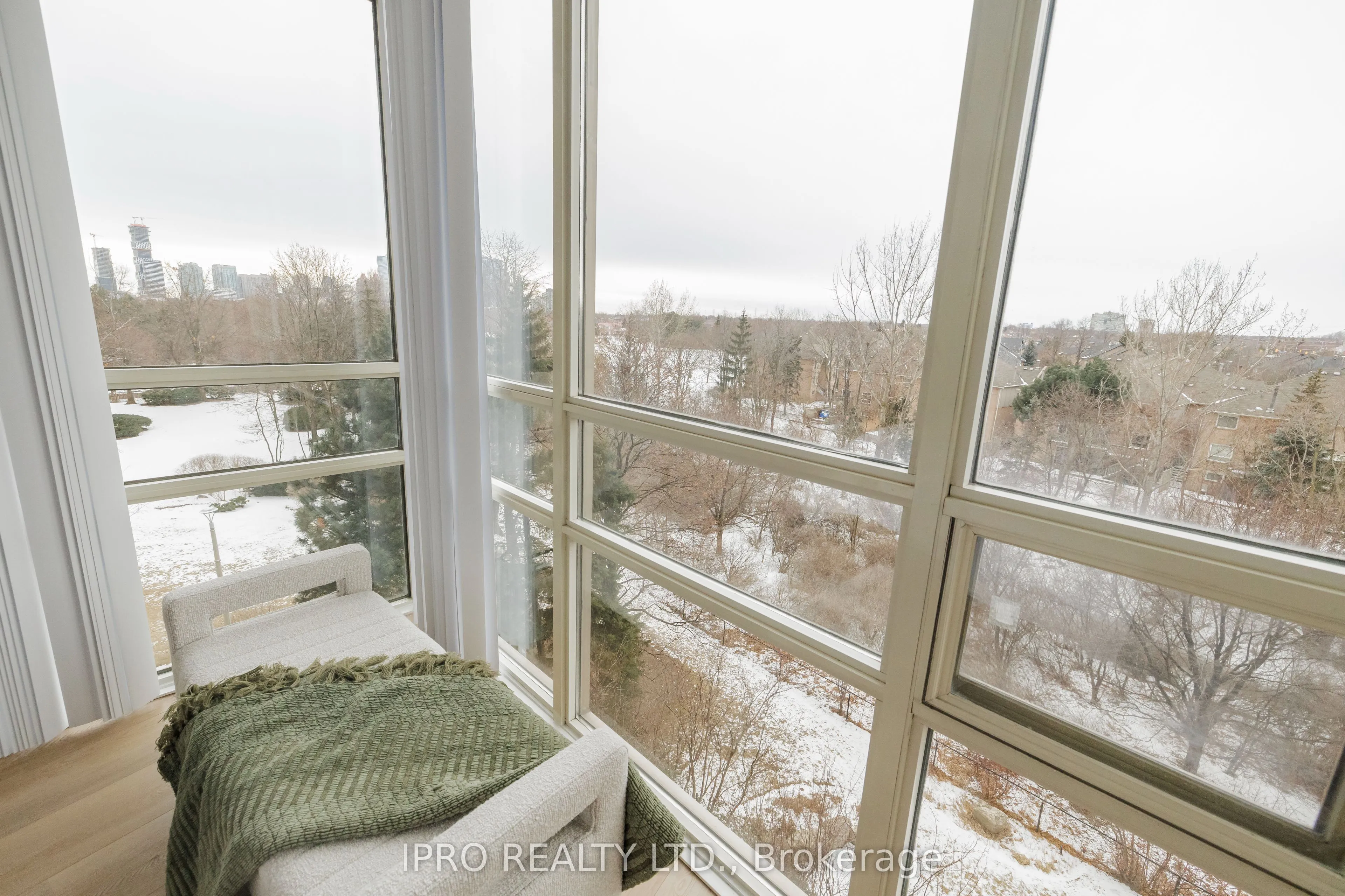 50 Eglinton Avenue W, #408