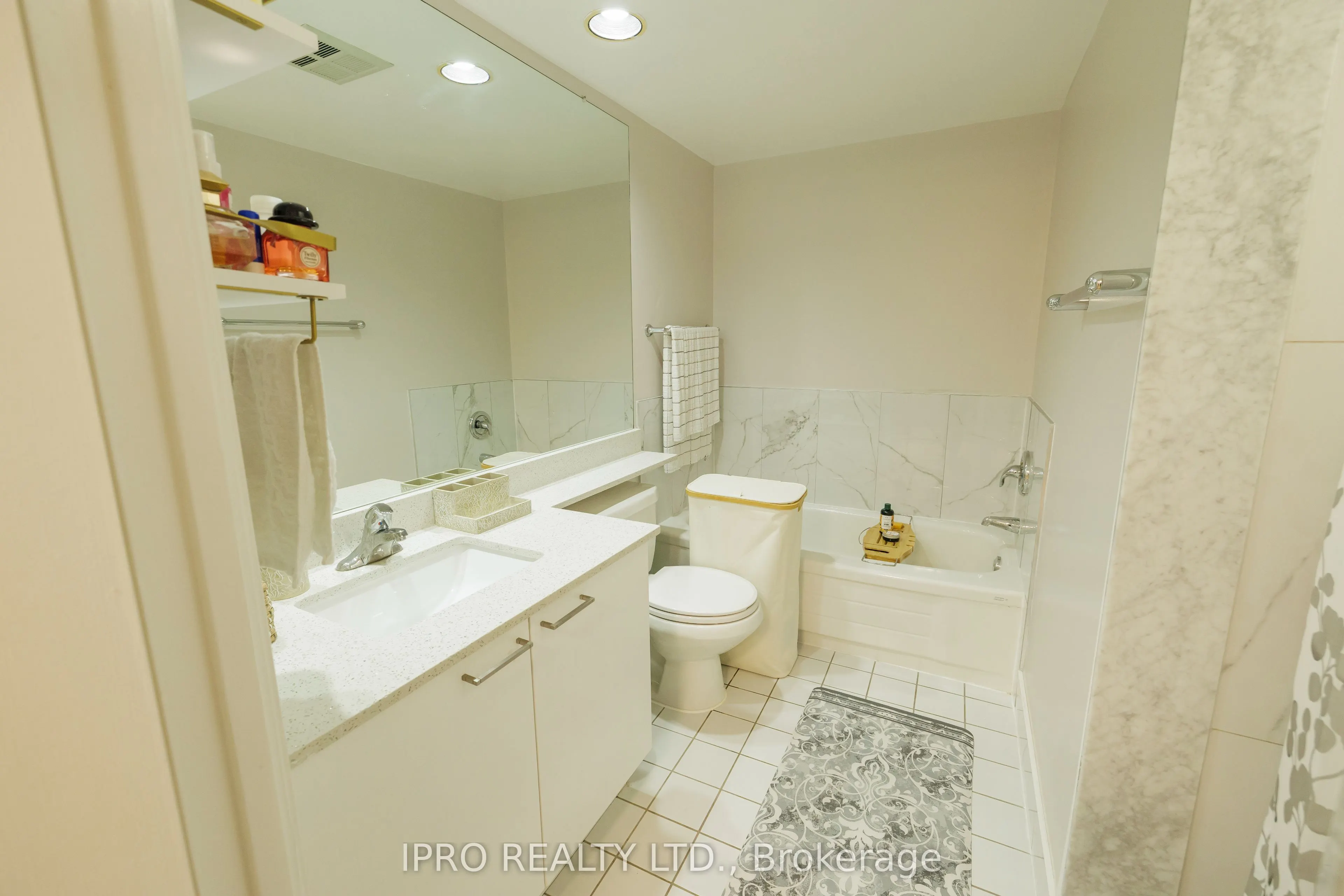 50 Eglinton Avenue W, #408