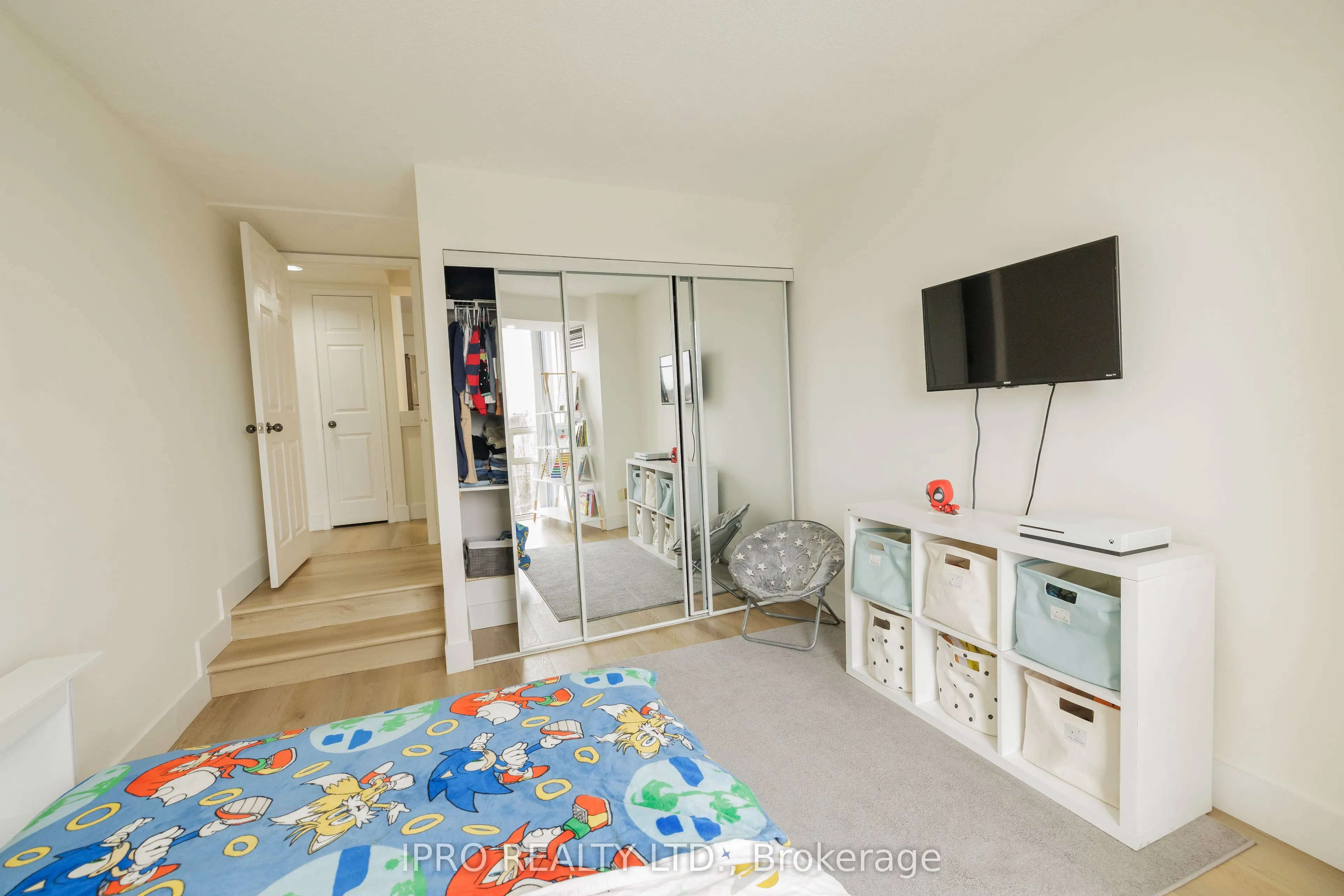 50 Eglinton Avenue W, #408