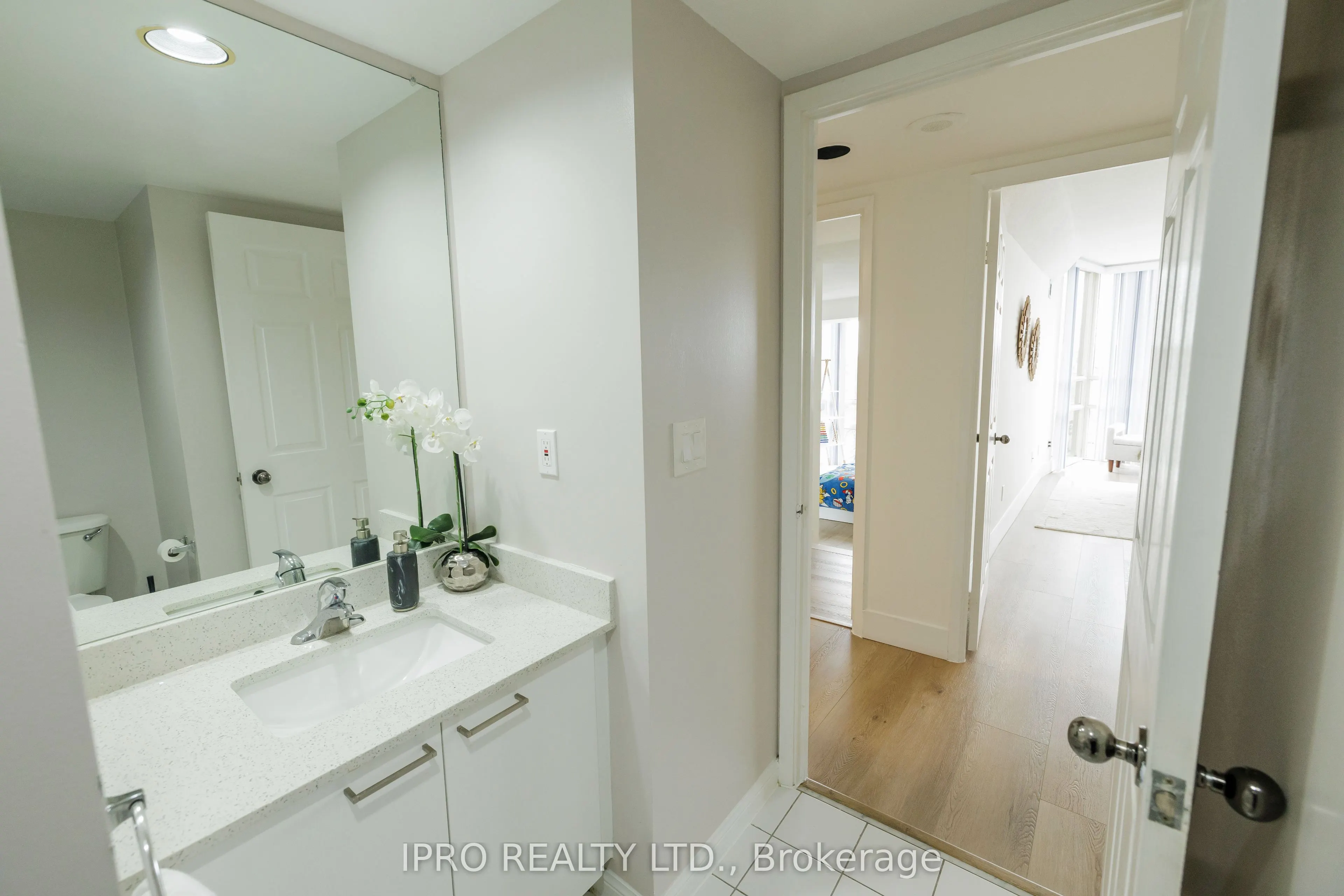 50 Eglinton Avenue W, #408