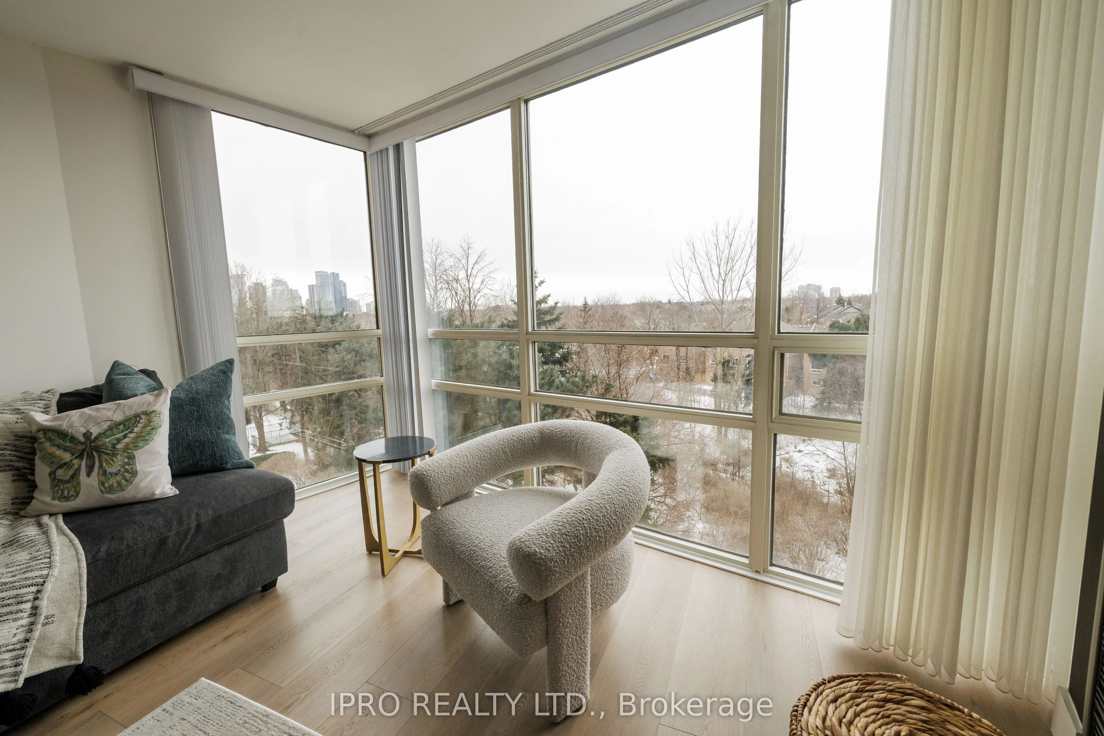 50 Eglinton Avenue W, #408