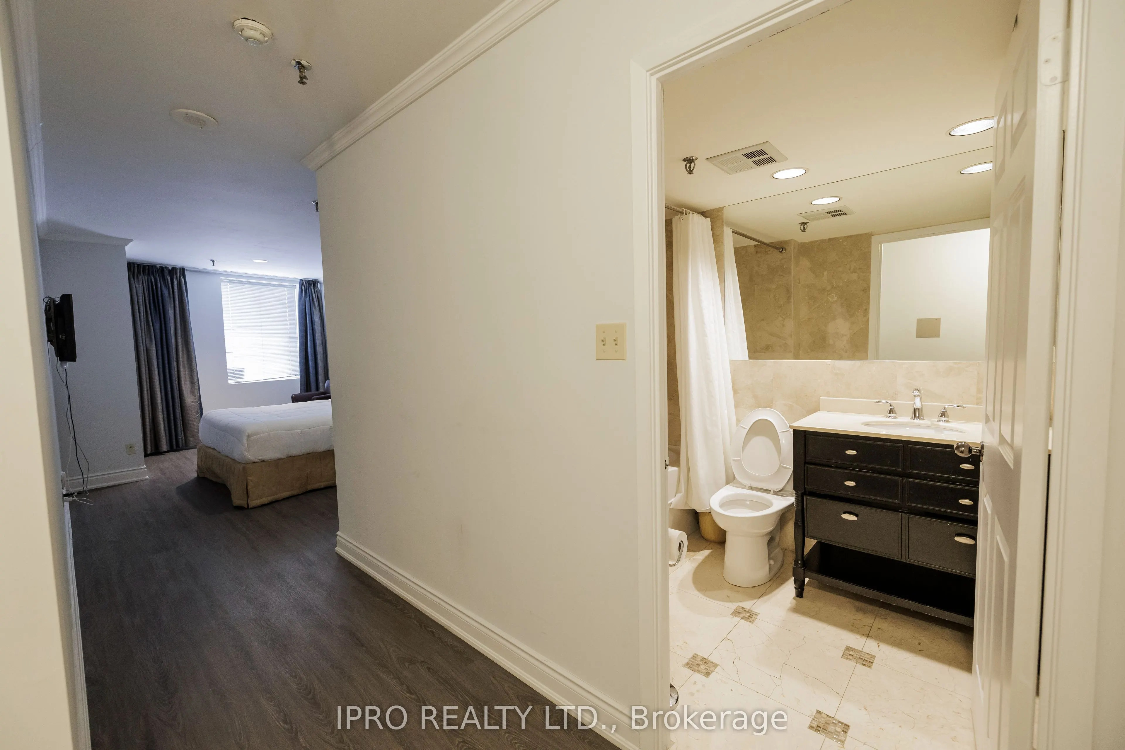 50 Eglinton Avenue W, #408
