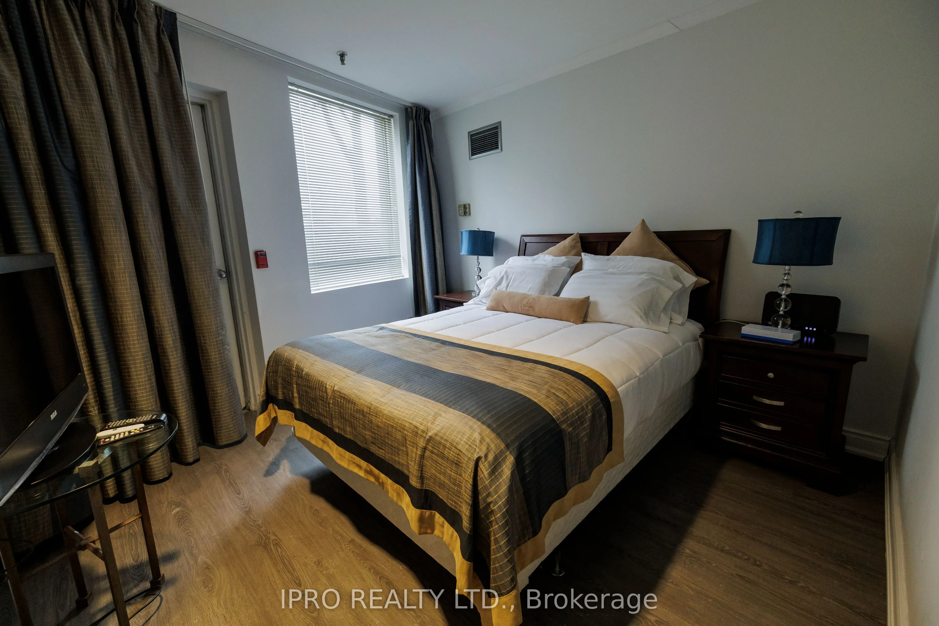 50 Eglinton Avenue W, #408