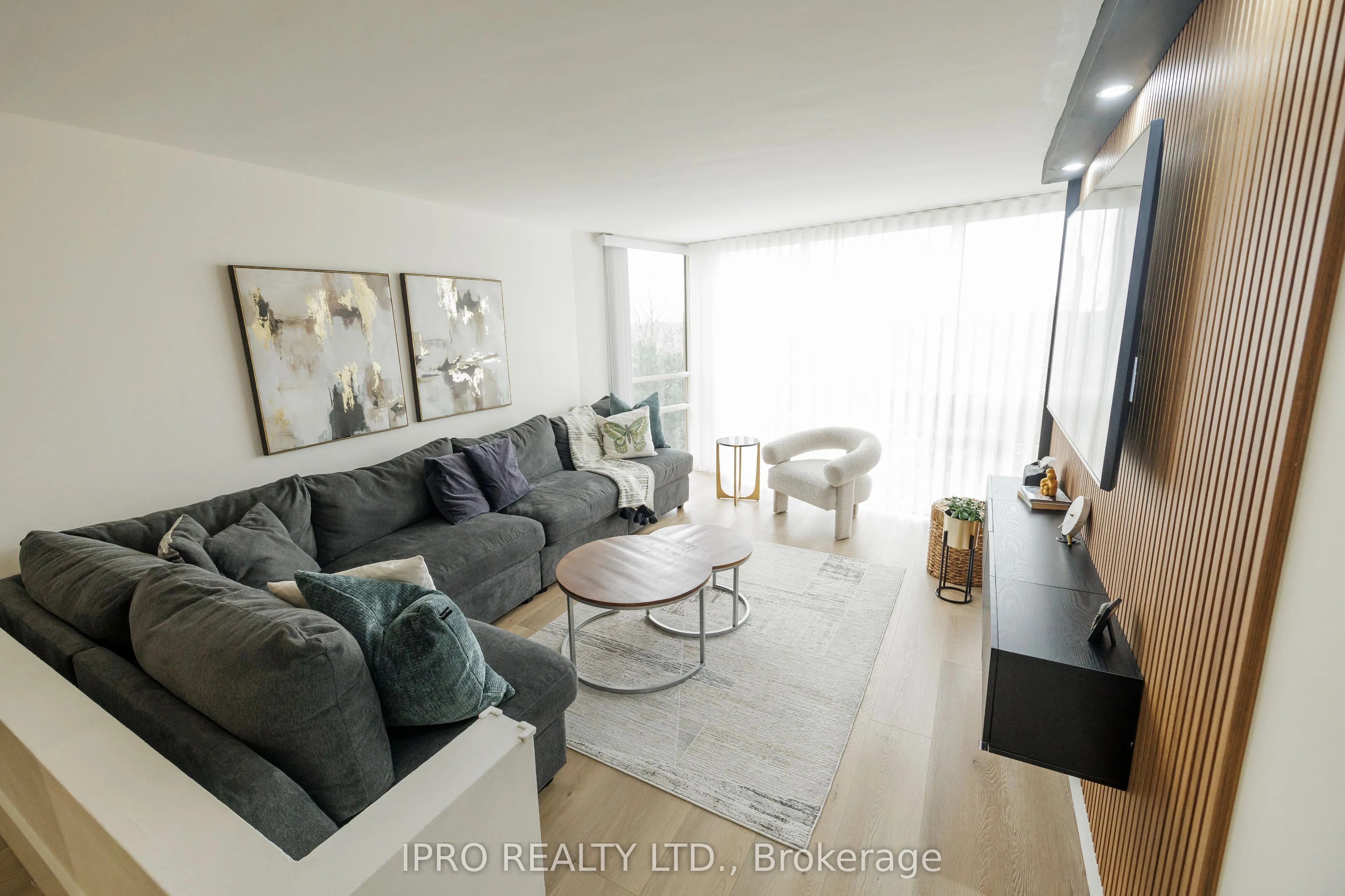 50 Eglinton Avenue W, #408