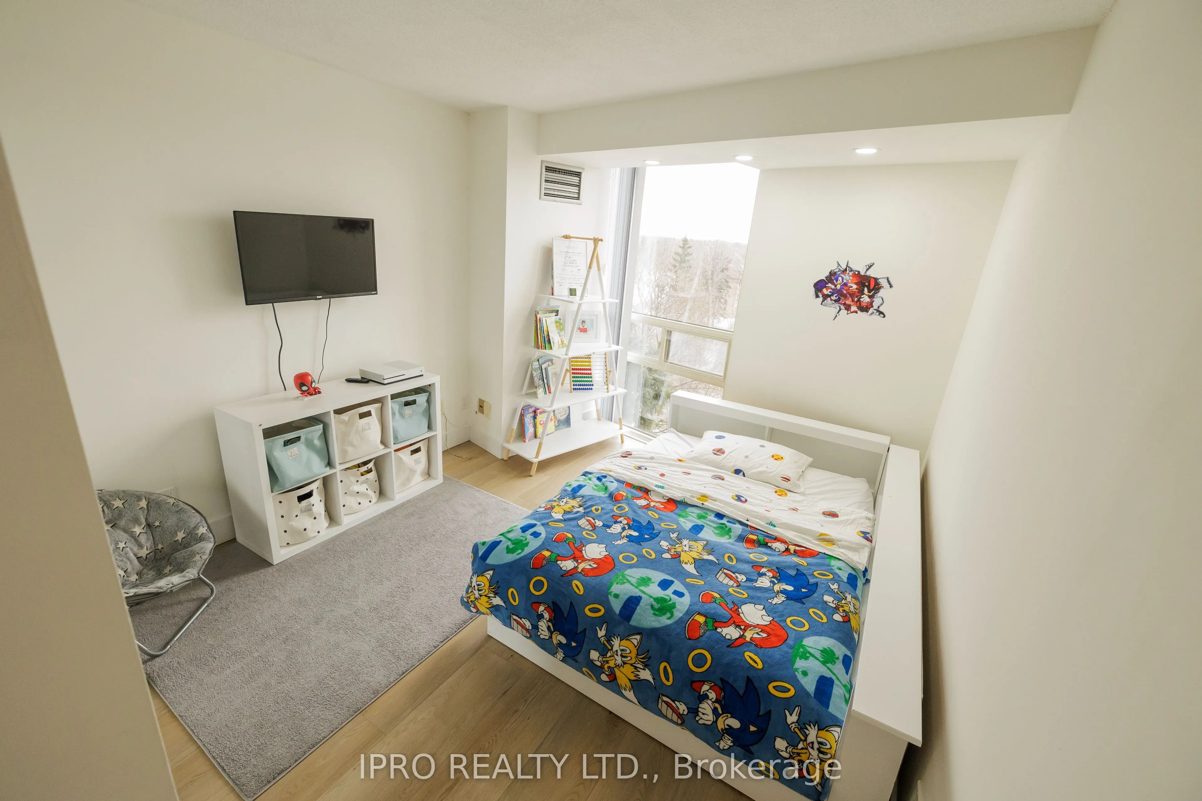 50 Eglinton Avenue W, #408