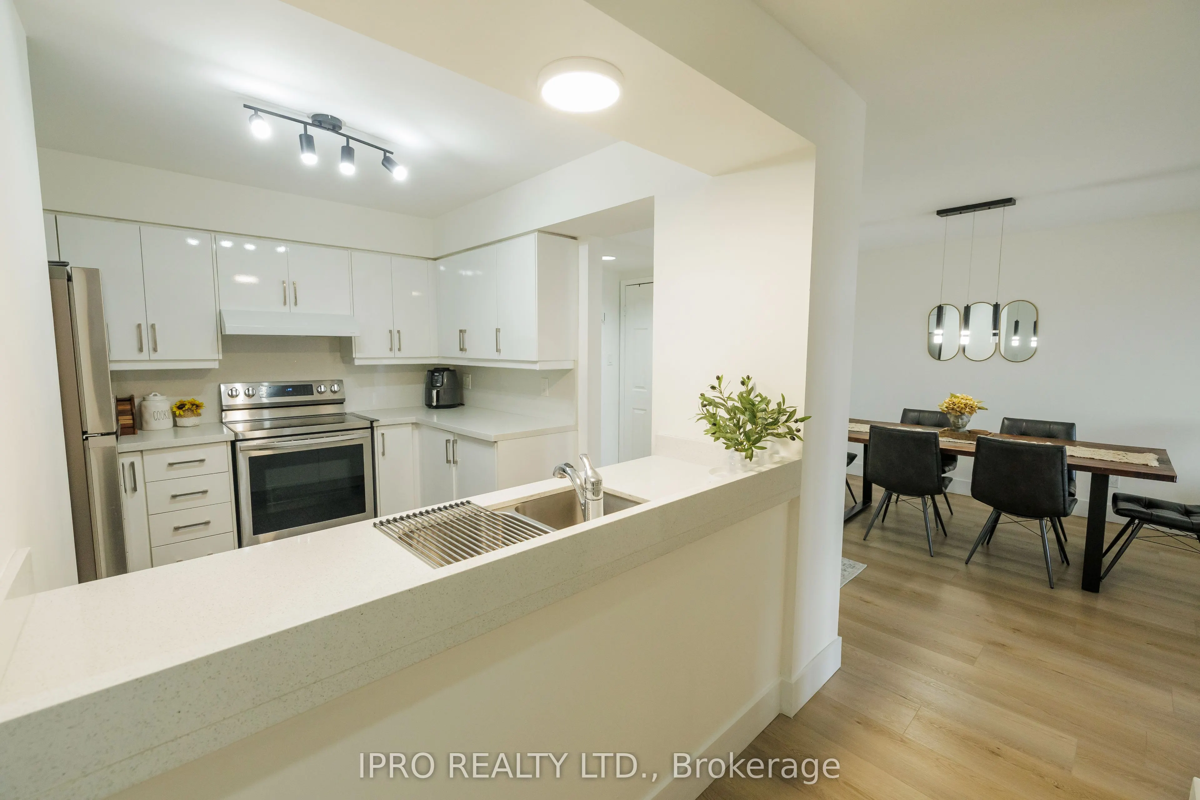 50 Eglinton Avenue W, #408