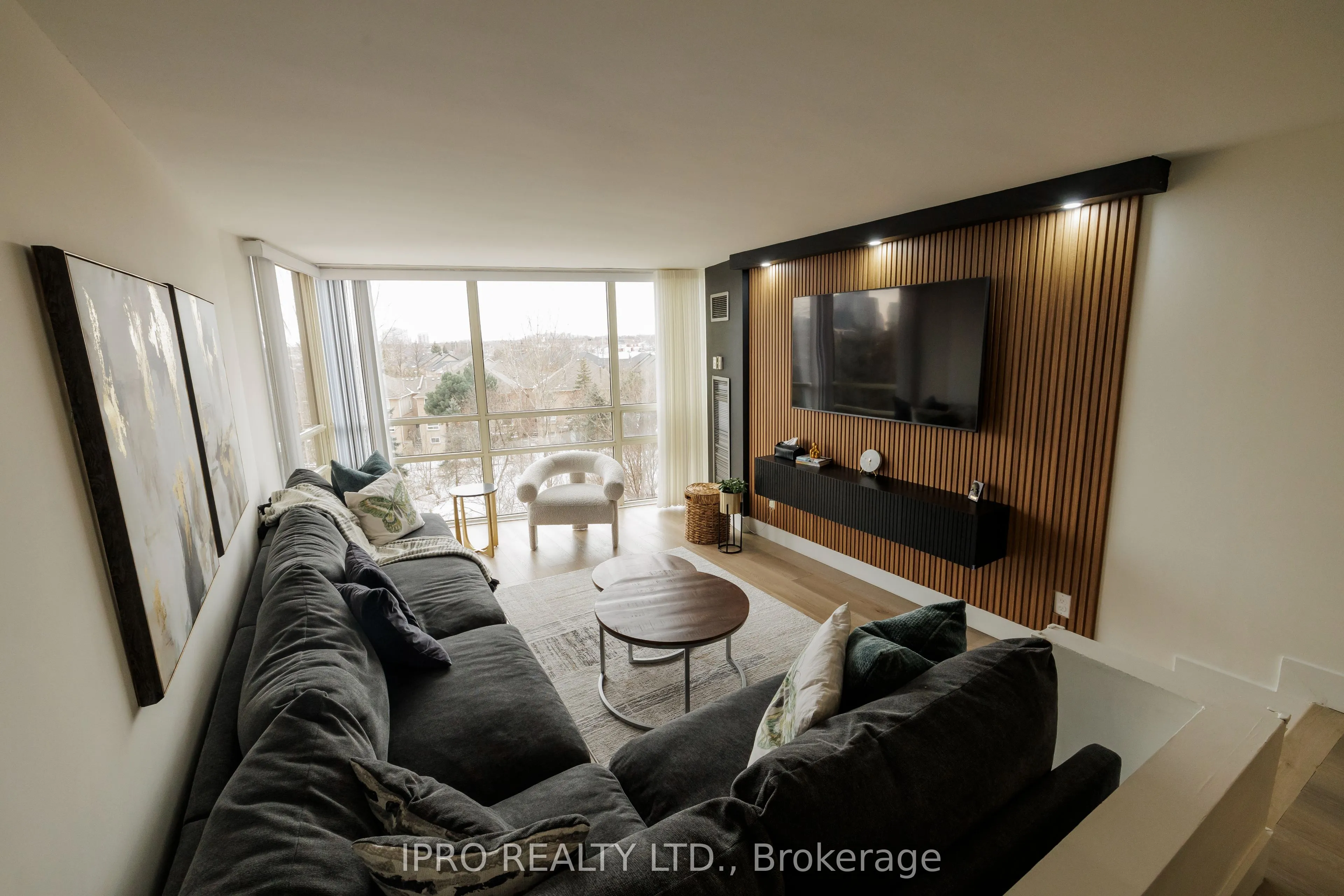 50 Eglinton Avenue W, #408