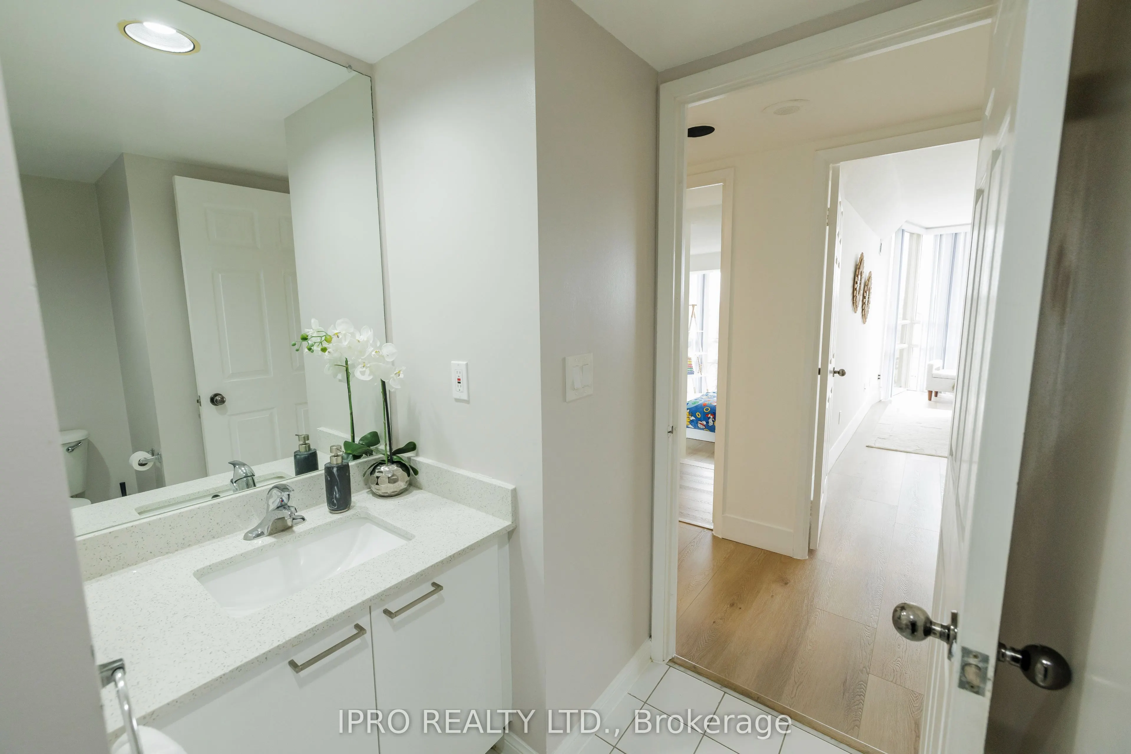 50 Eglinton Avenue W, #408