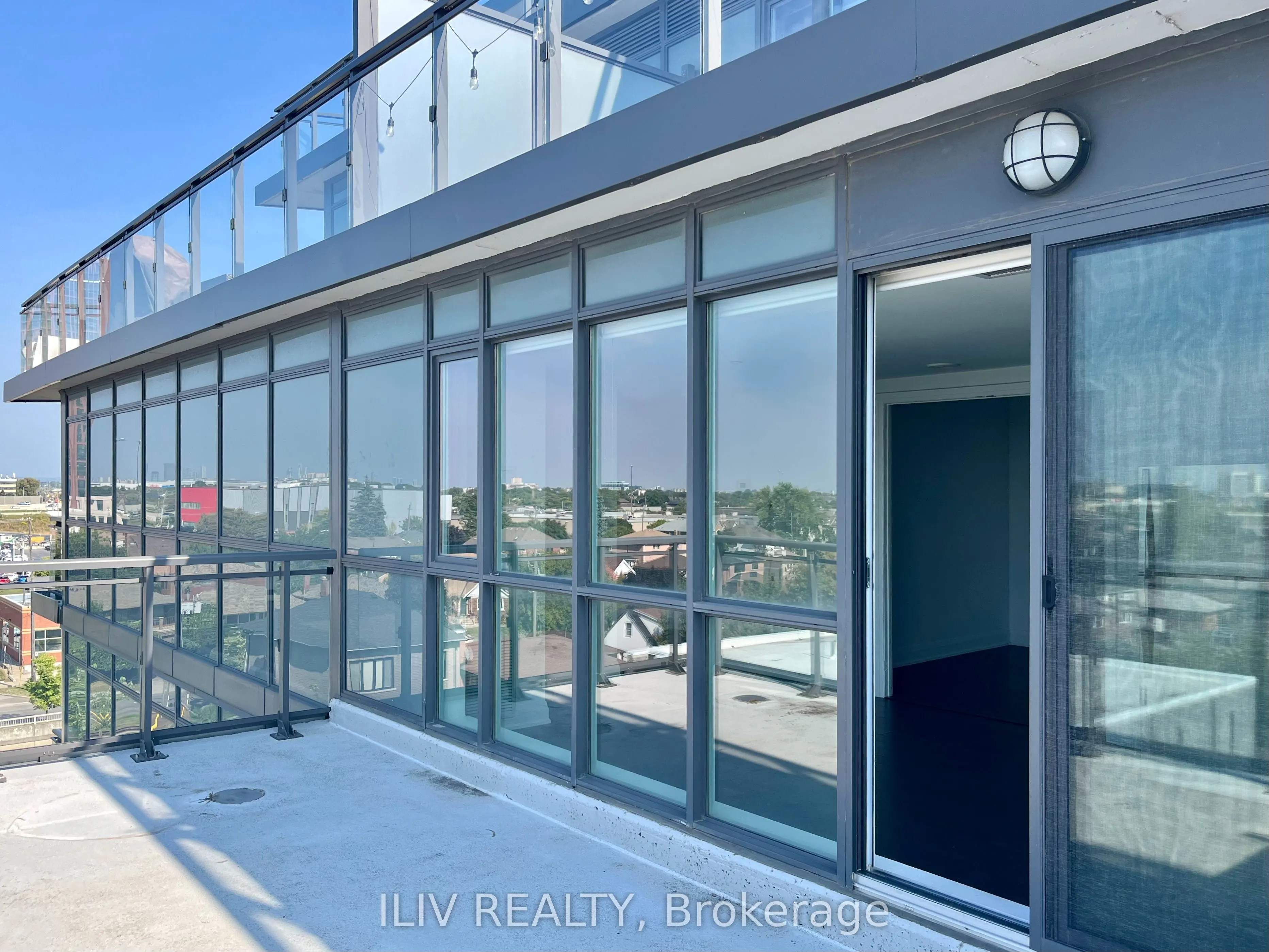 16 McAdam Avenue, #605