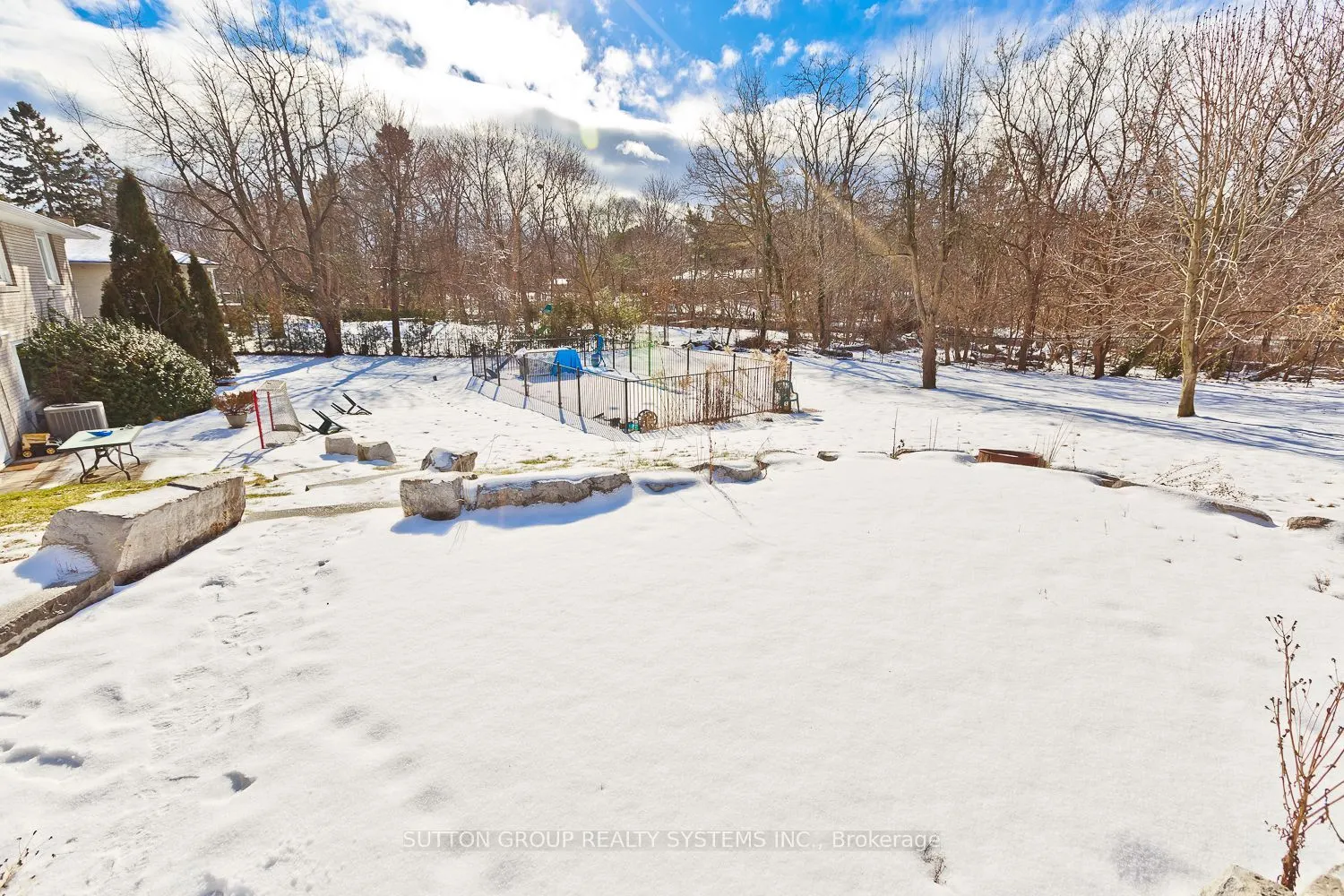 1606 Crediton Parkway E