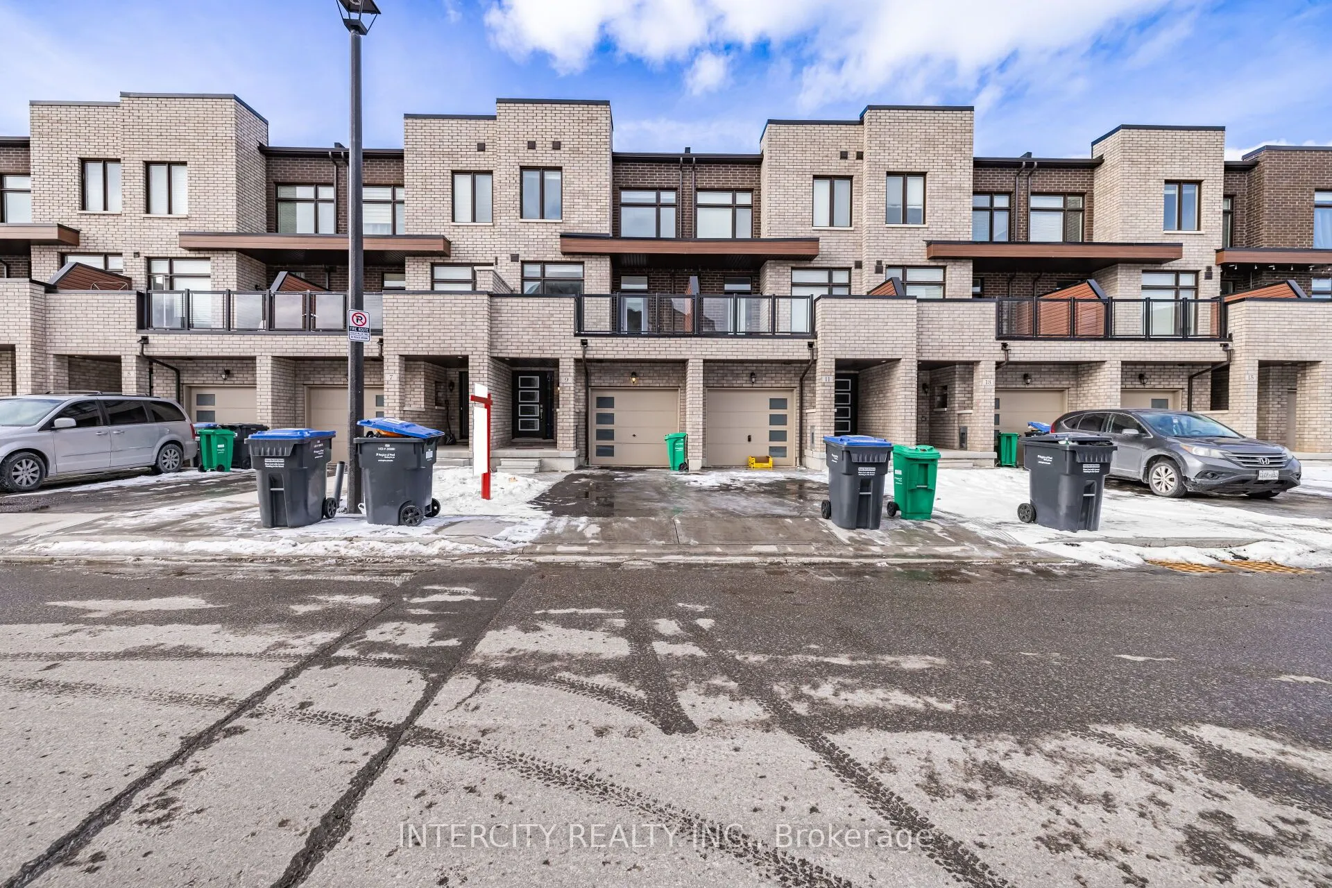 9 Queenpost Drive