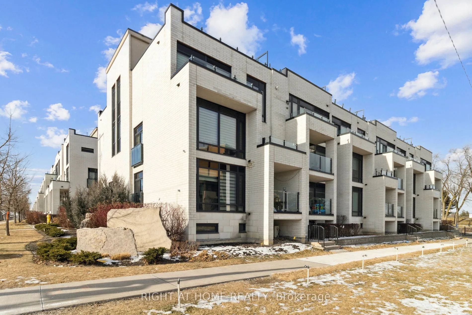 130 Widdicombe Hill Boulevard W, #415