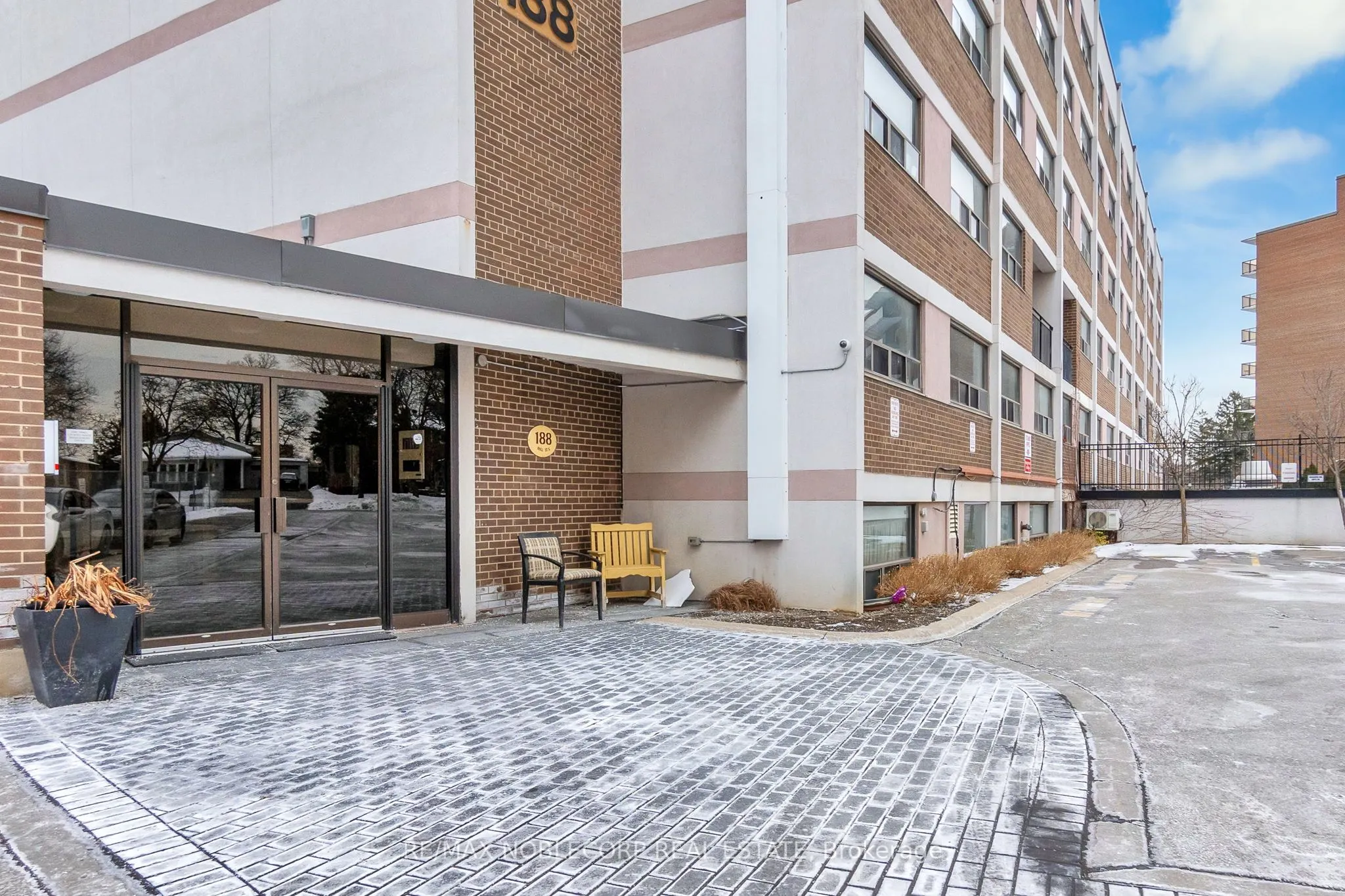 188 Mill Street S, #219
