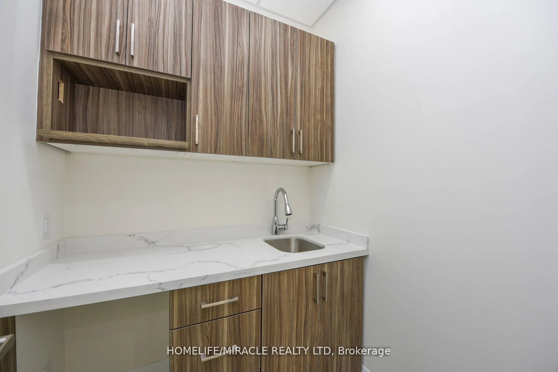 6475 Mayfield Road W, #203