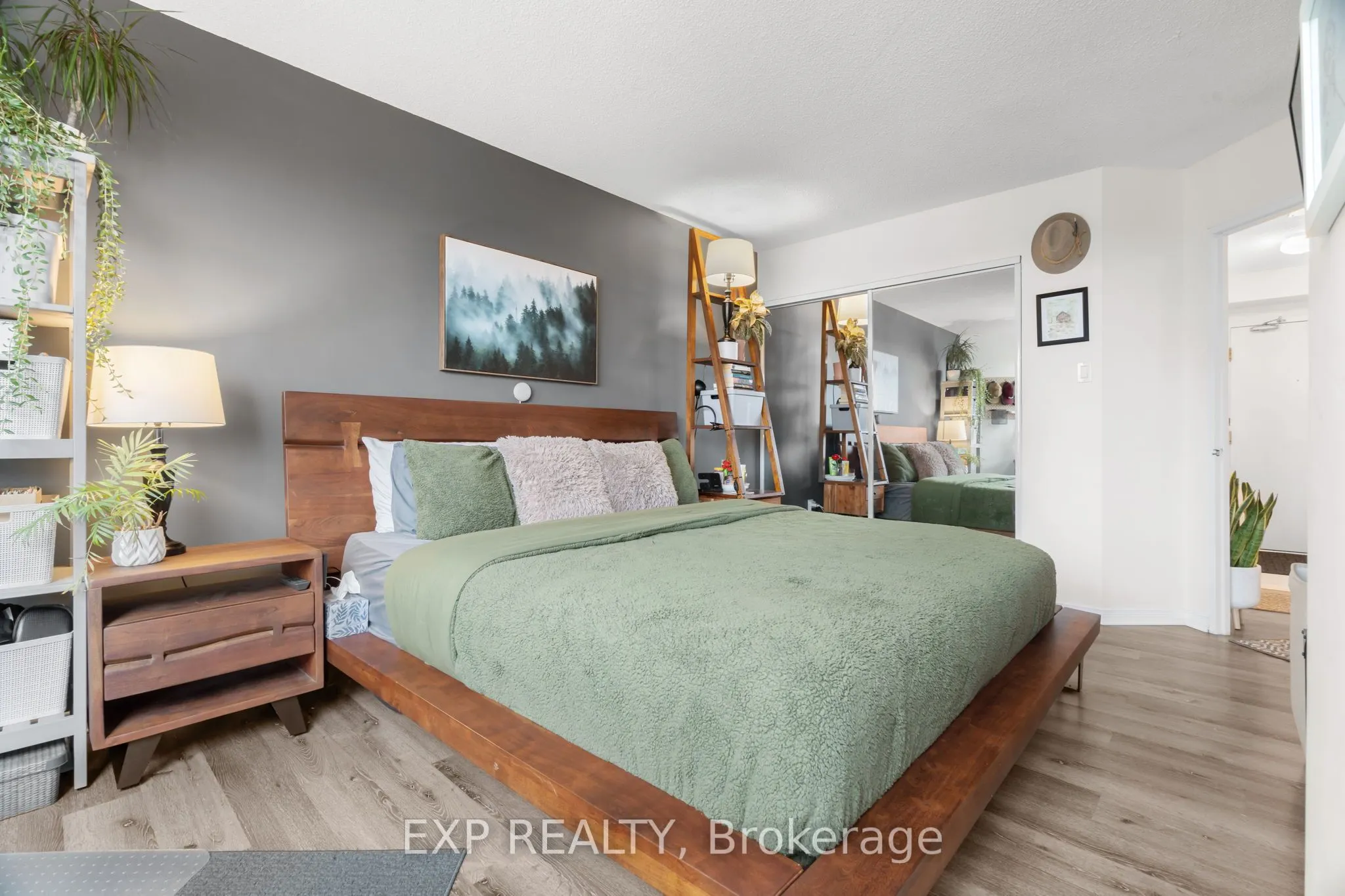 75 King Street E, #706
