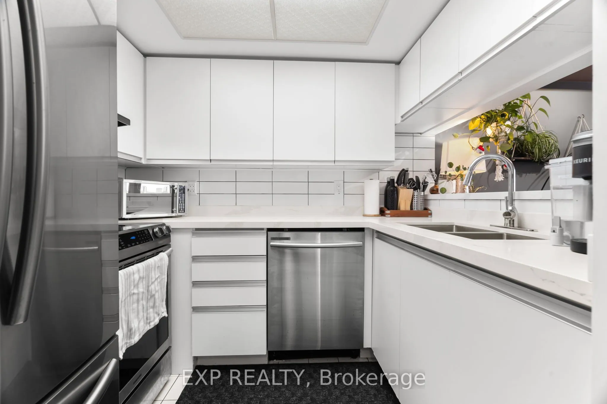 75 King Street E, #706