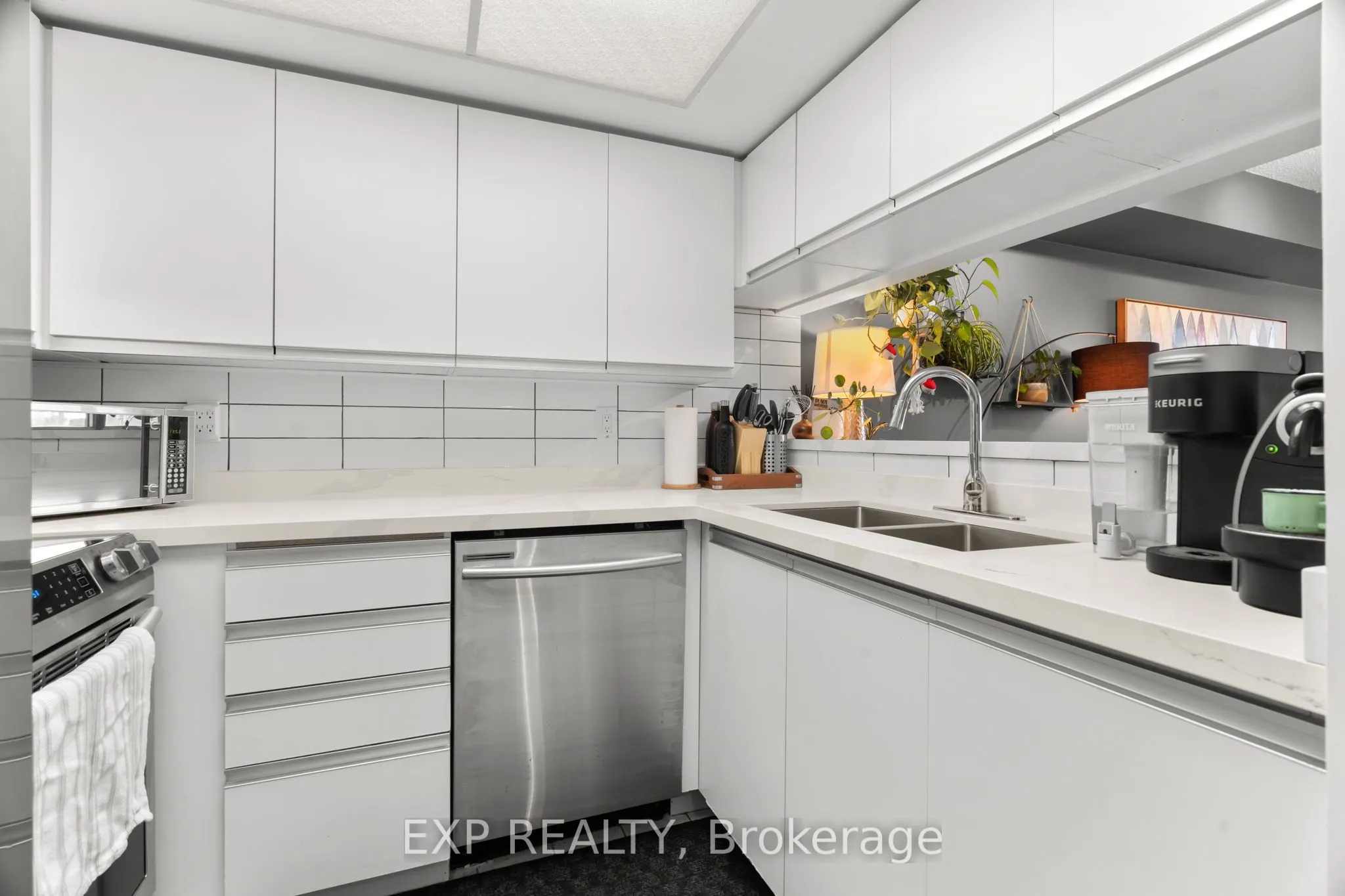 75 King Street E, #706