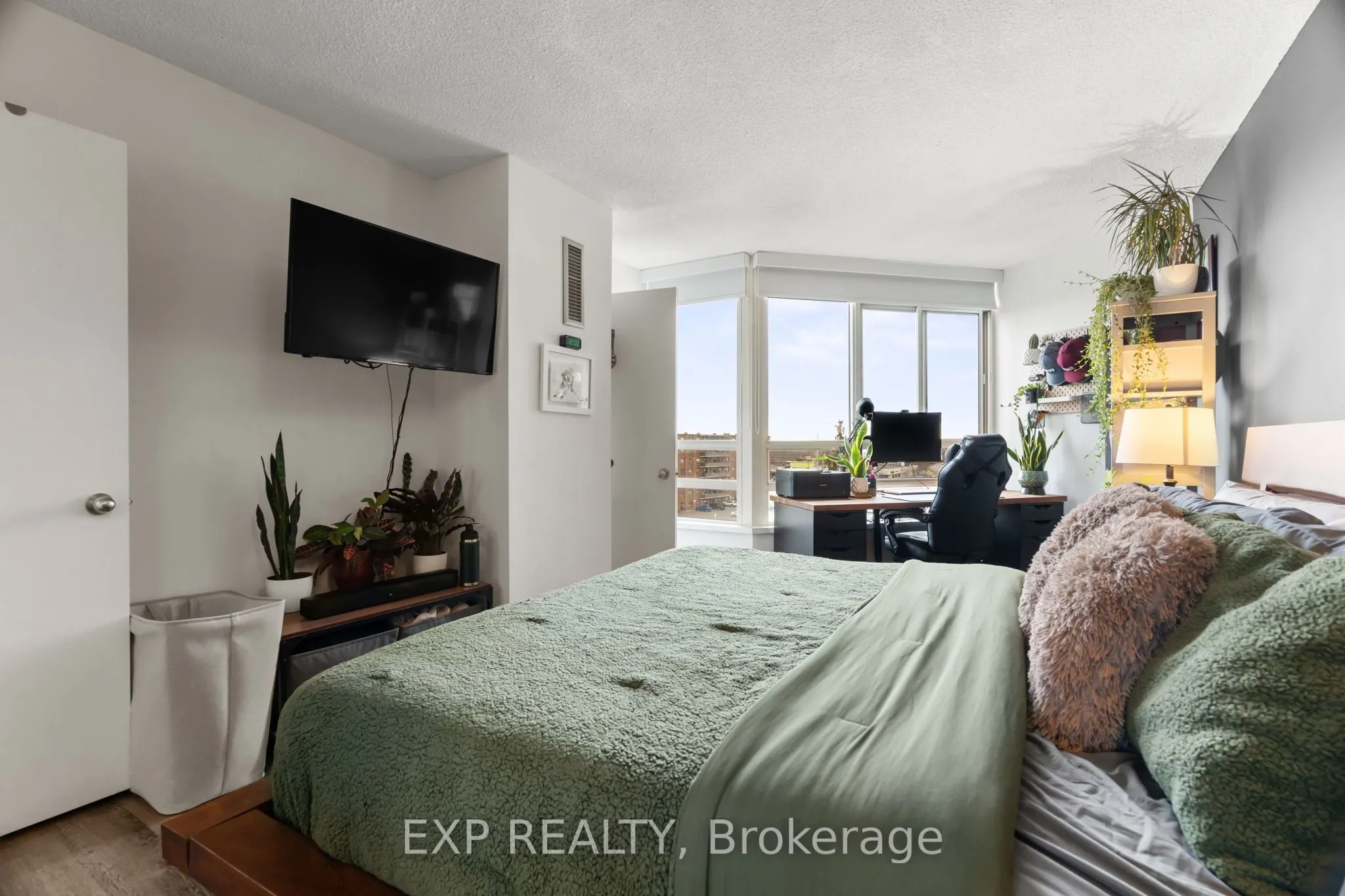 75 King Street E, #706