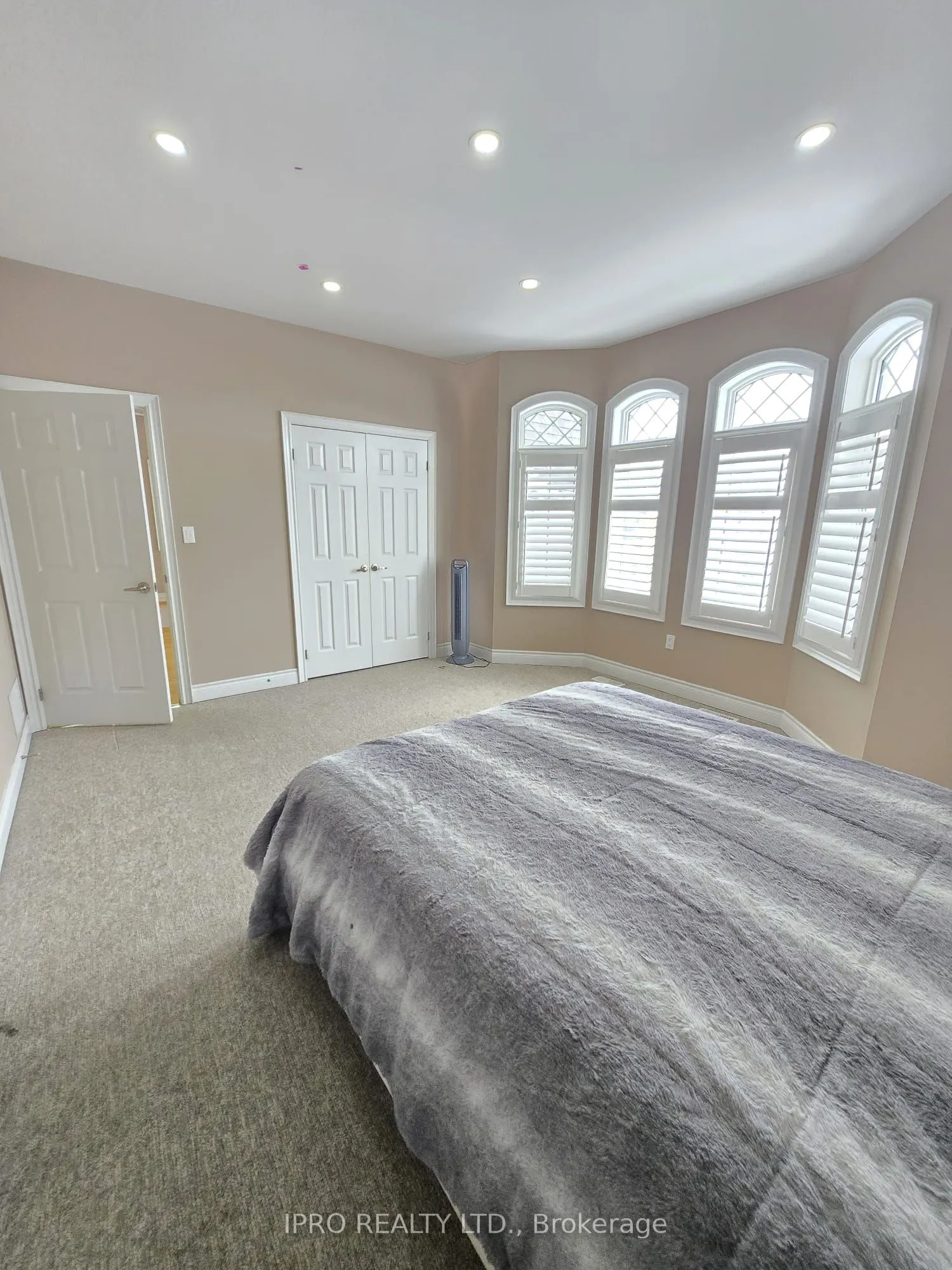 3274 Erin Centre Boulevard
