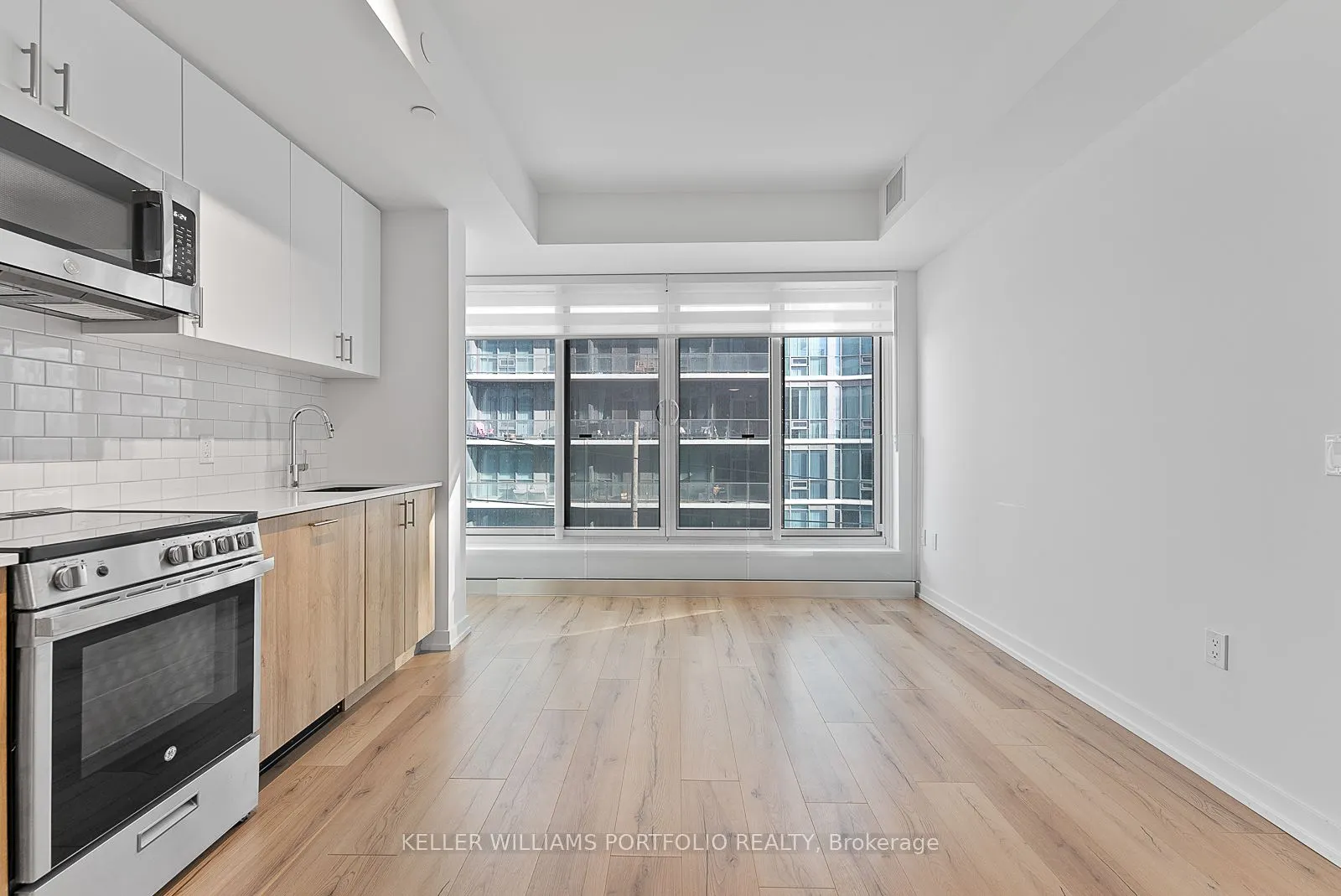 1195 The Queensway Street, #411