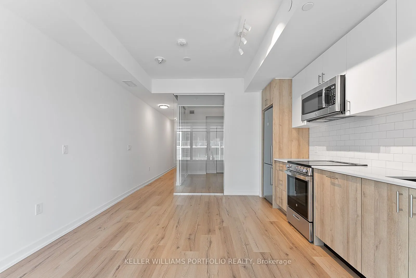 1195 The Queensway Street, #411