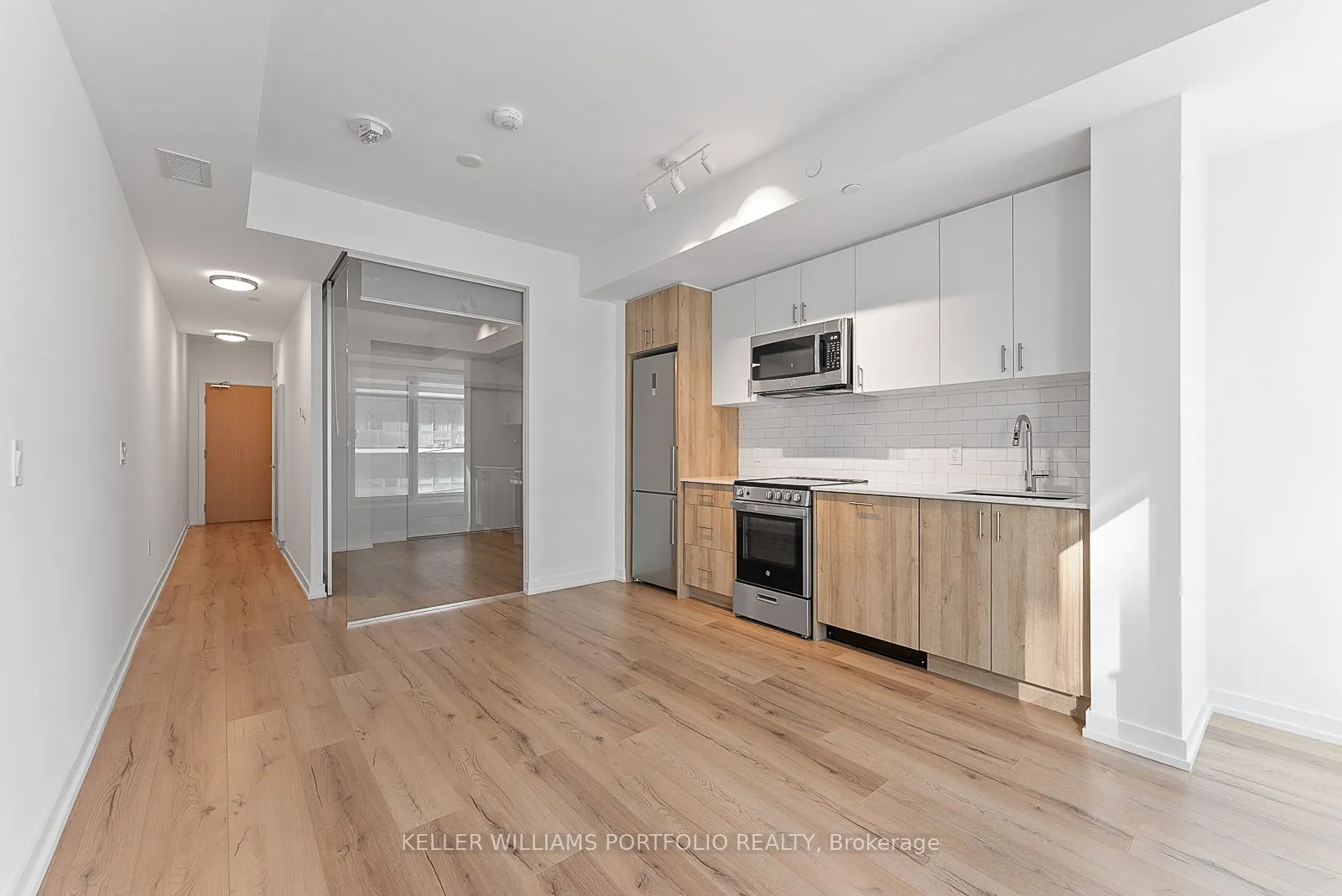 1195 The Queensway Street, #411