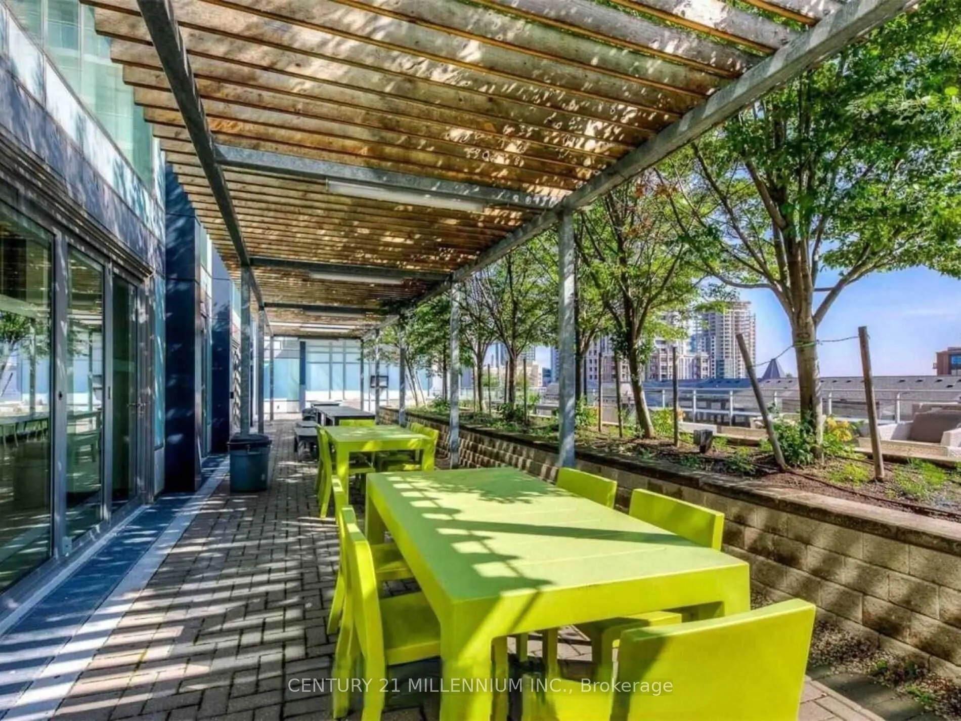 365 Prince Of Wales Drive, #411