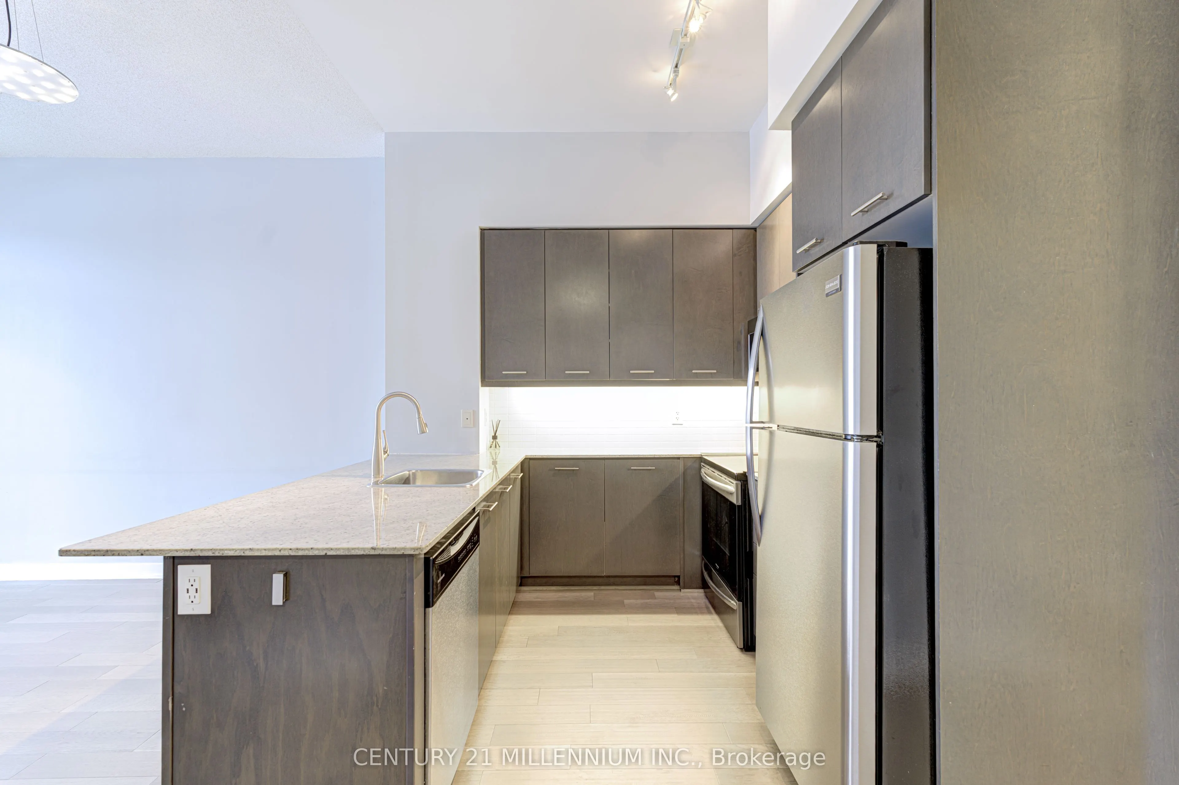 365 Prince Of Wales Drive, #411