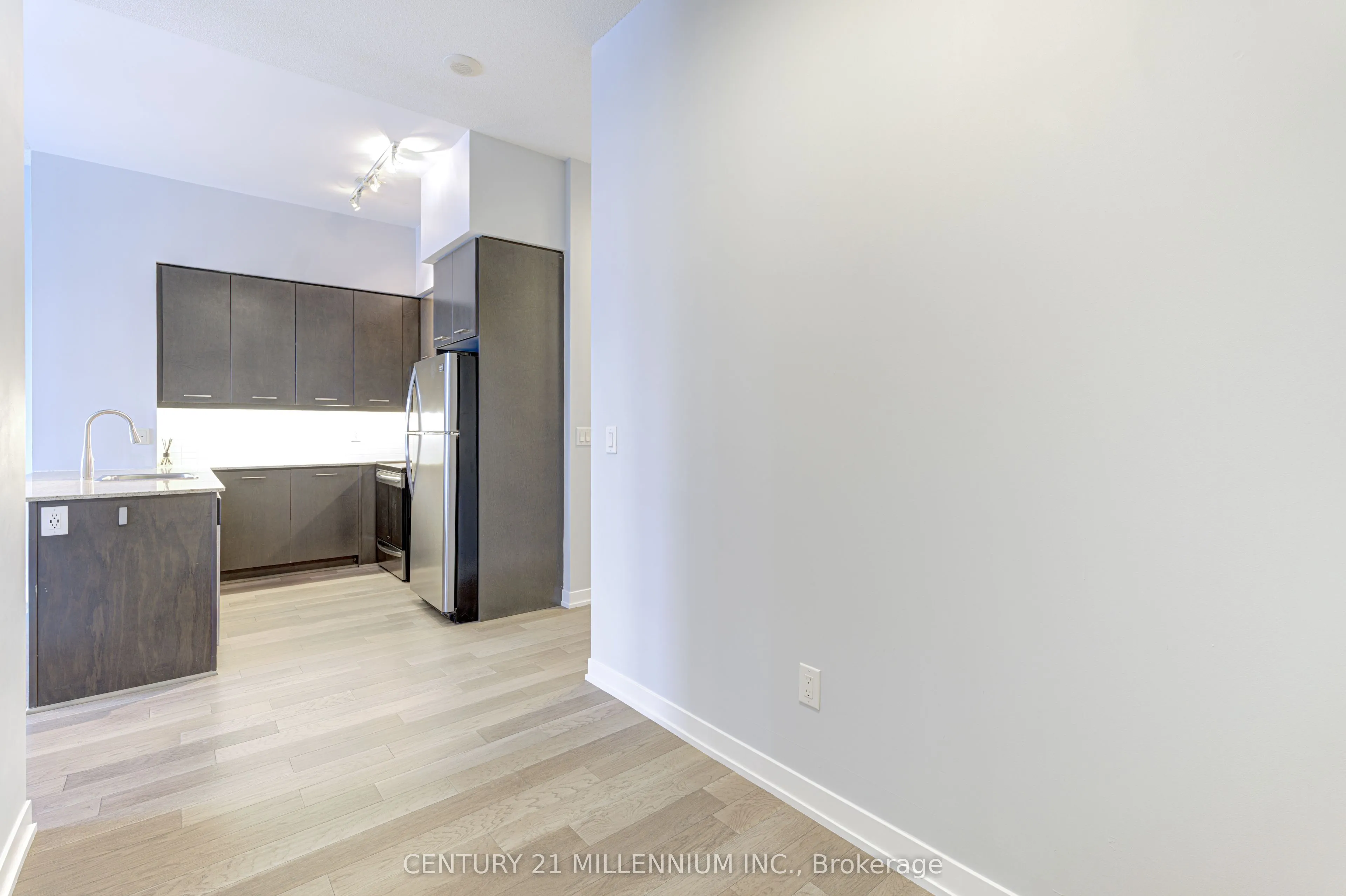 365 Prince Of Wales Drive, #411