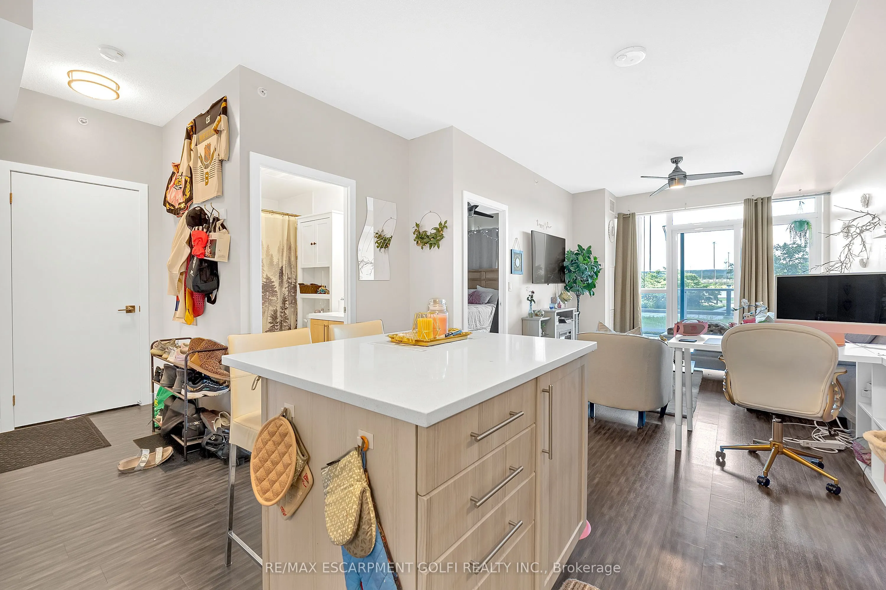 2093 Fairview Street, #408