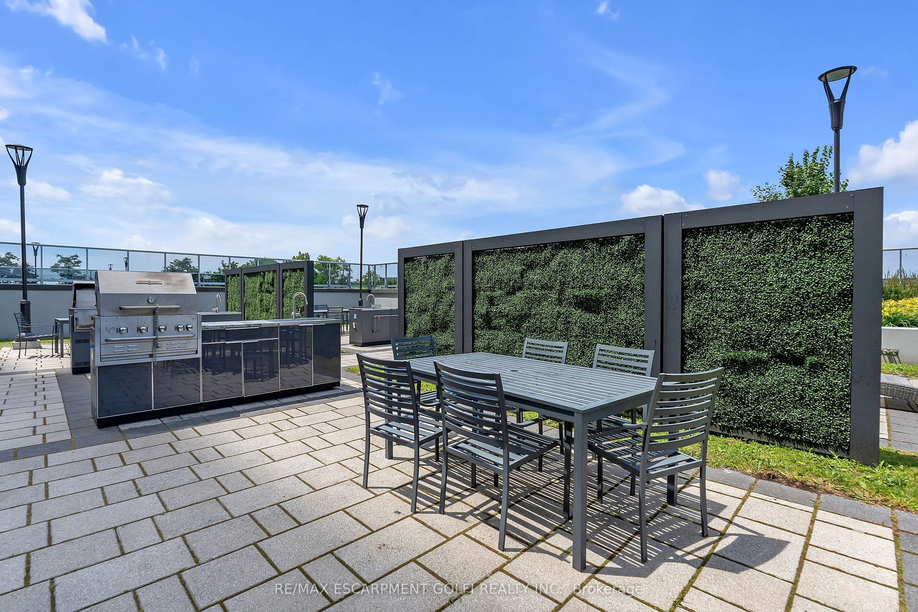 2093 Fairview Street, #408