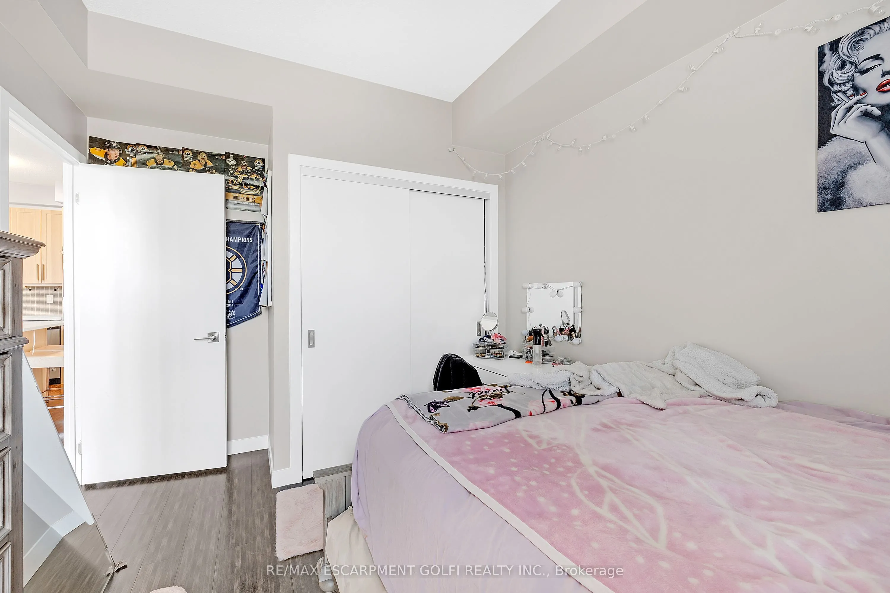 2093 Fairview Street, #408