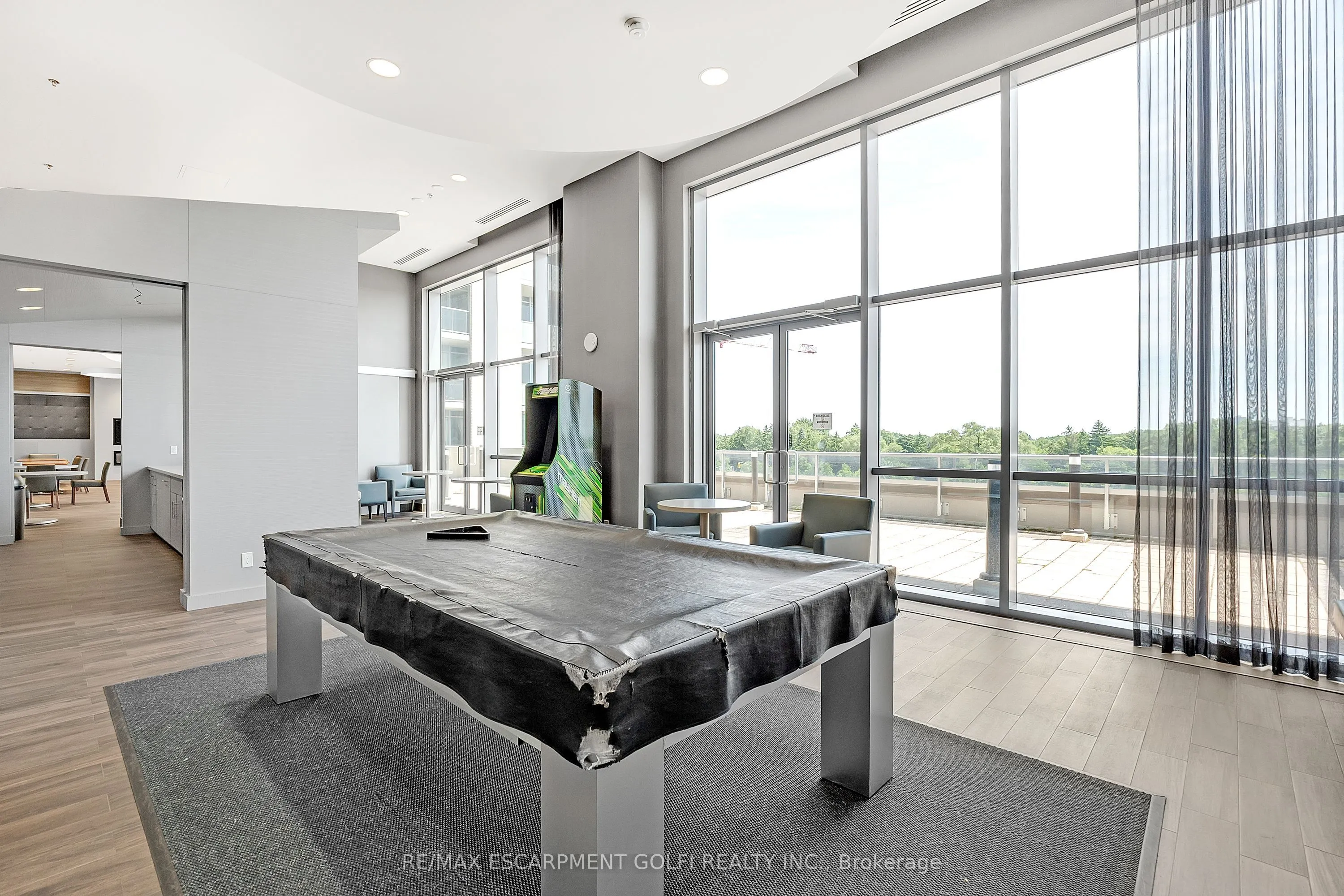 2093 Fairview Street, #408