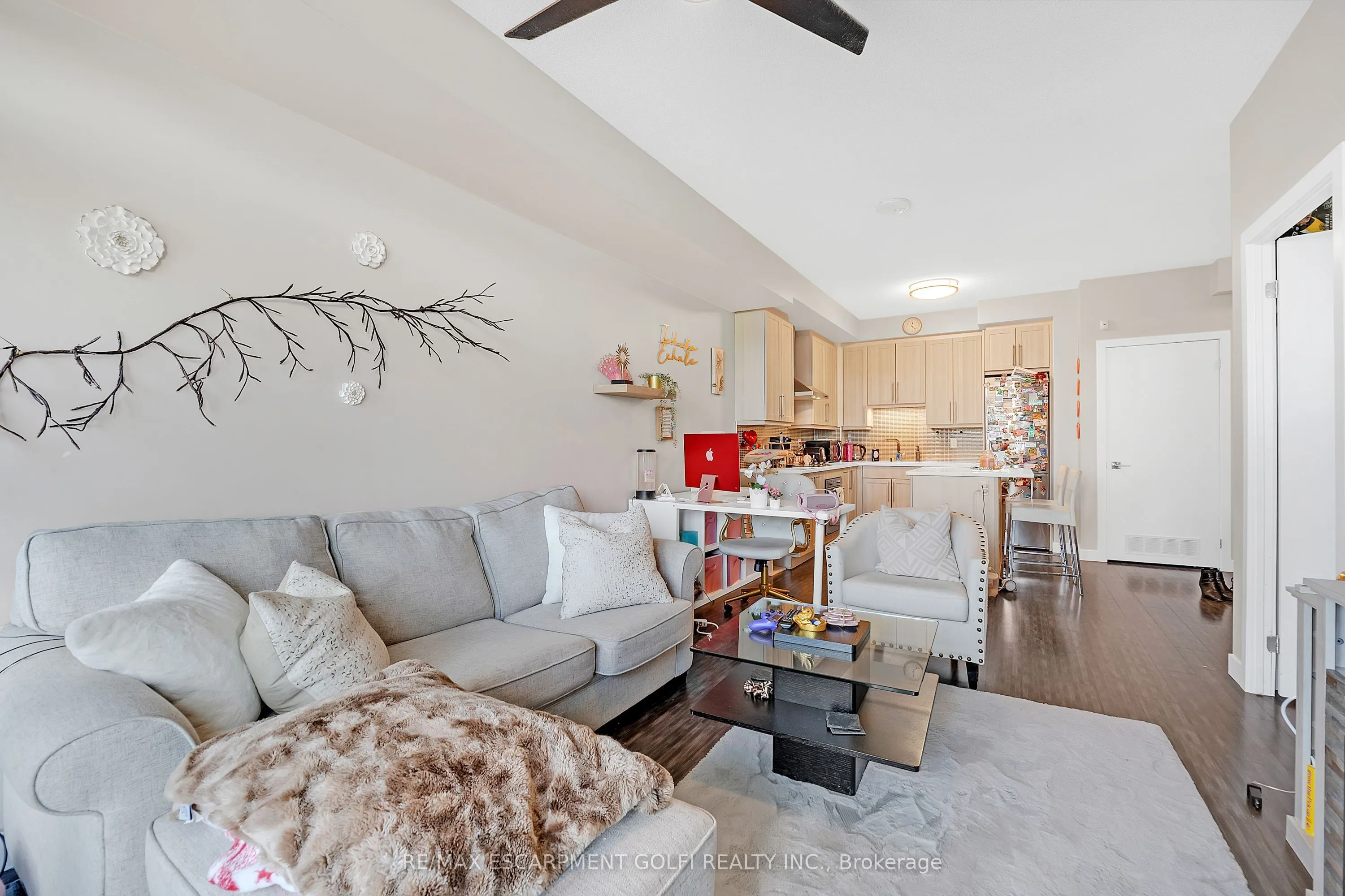 2093 Fairview Street, #408