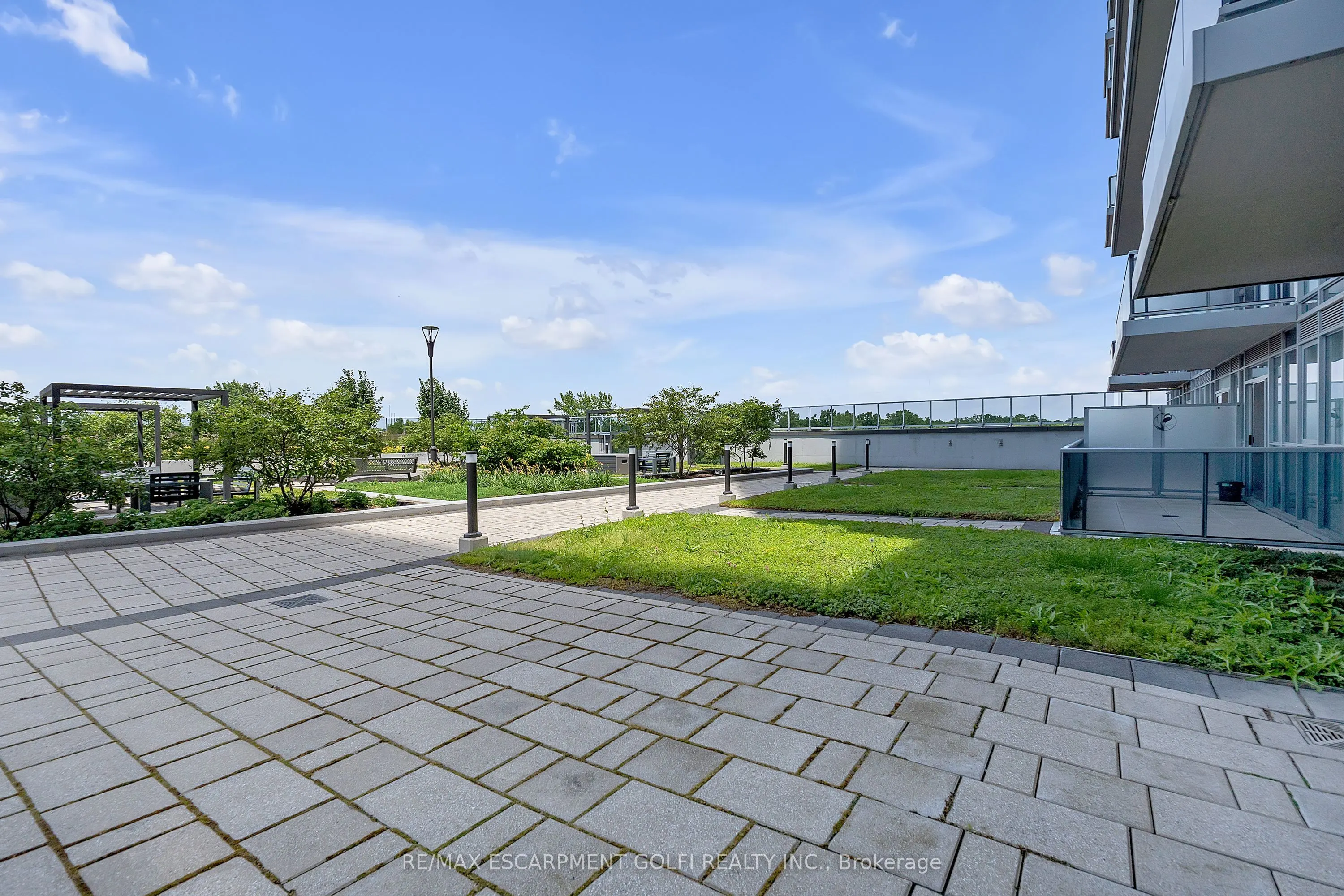 2093 Fairview Street, #408