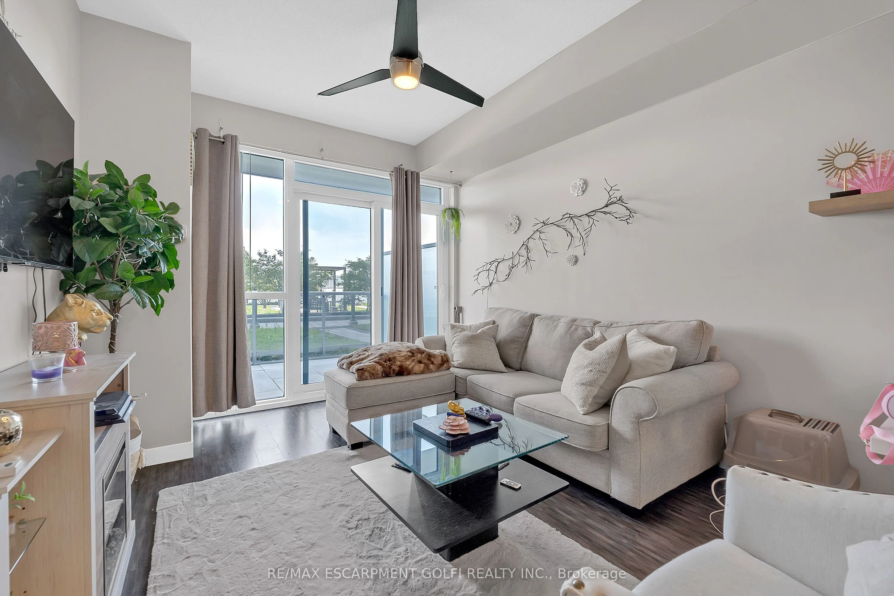 2093 Fairview Street, #408