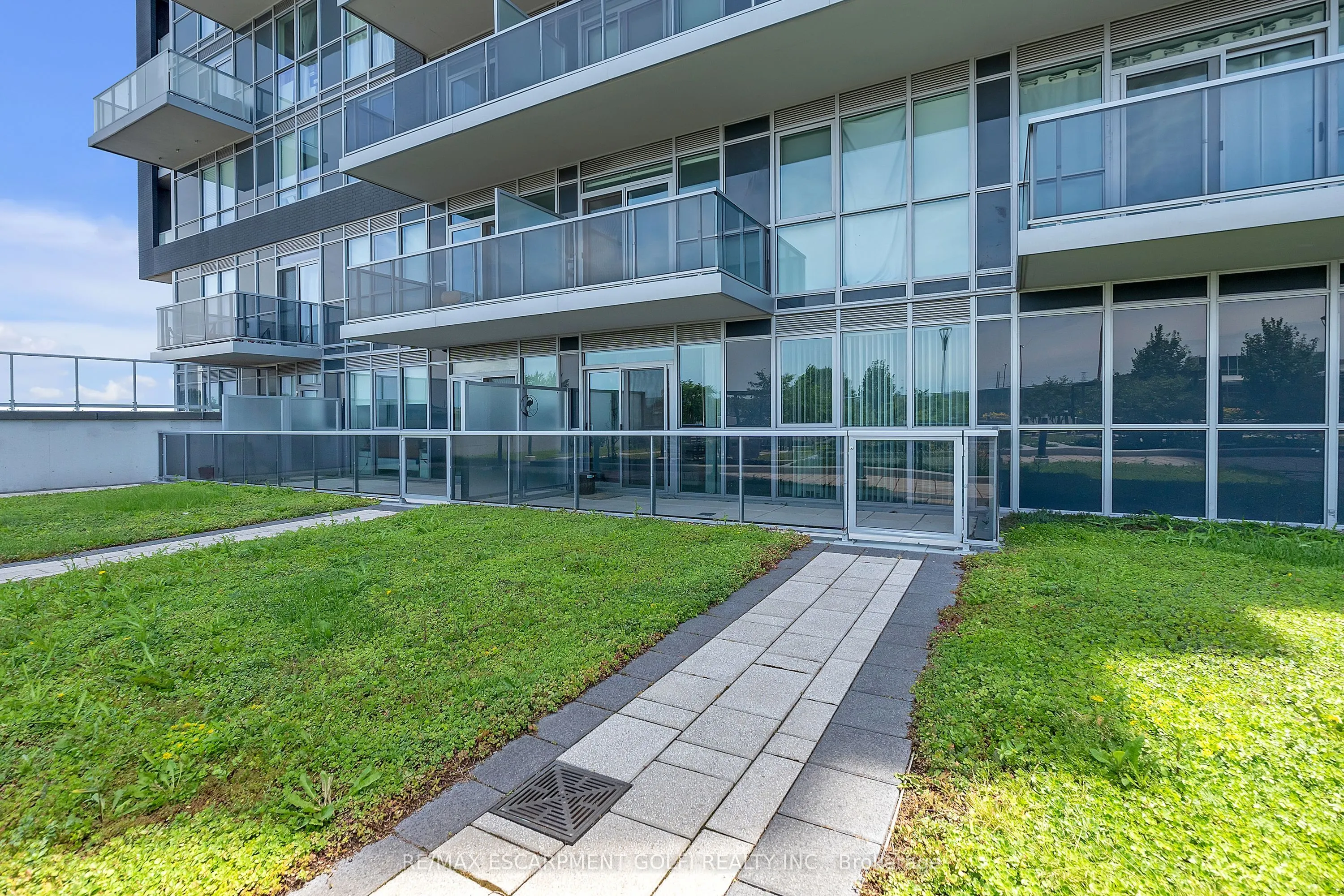 2093 Fairview Street, #408