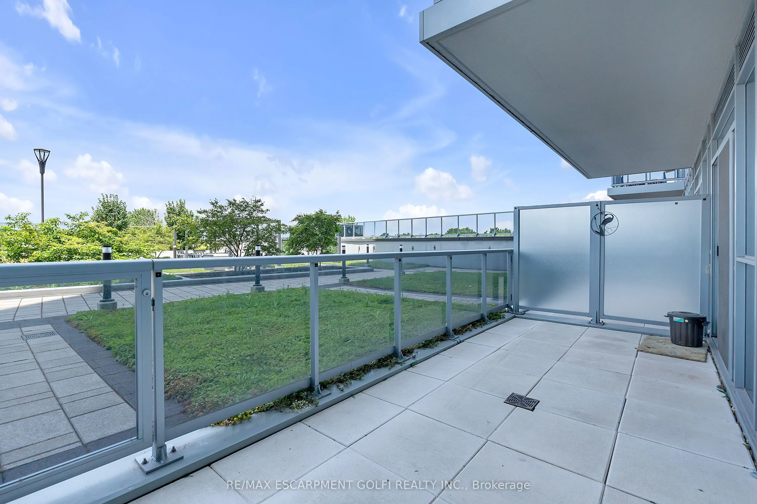 2093 Fairview Street, #408