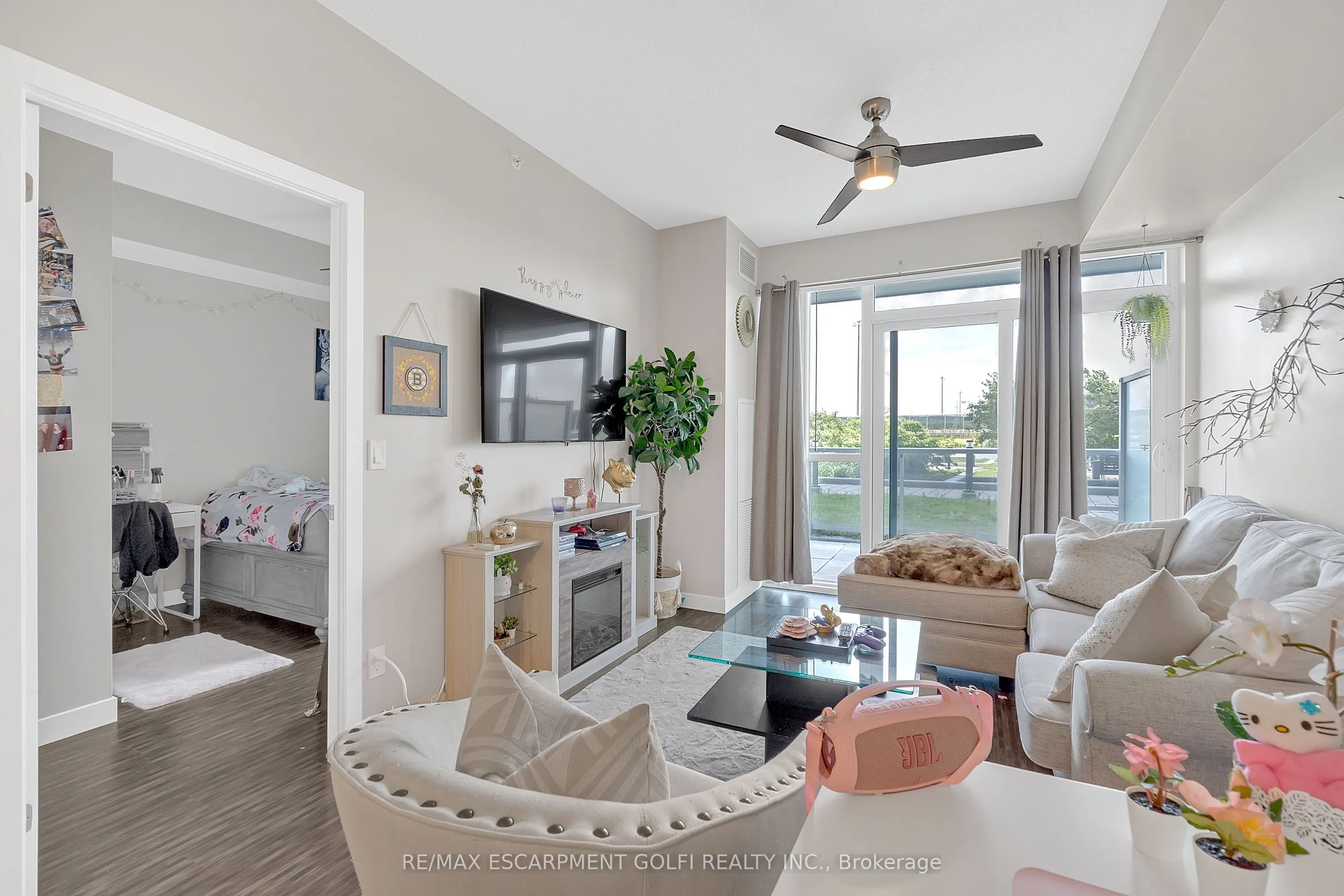 2093 Fairview Street, #408