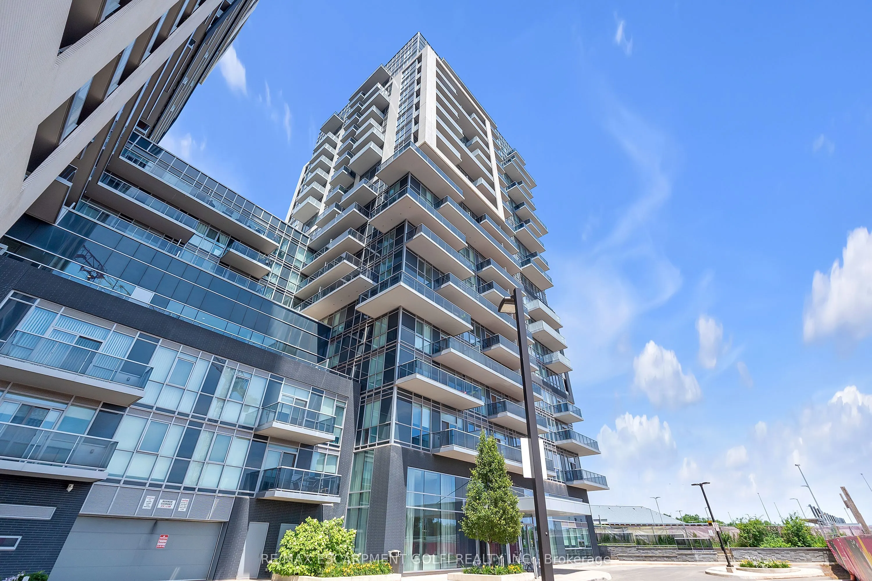 2093 Fairview Street, #408